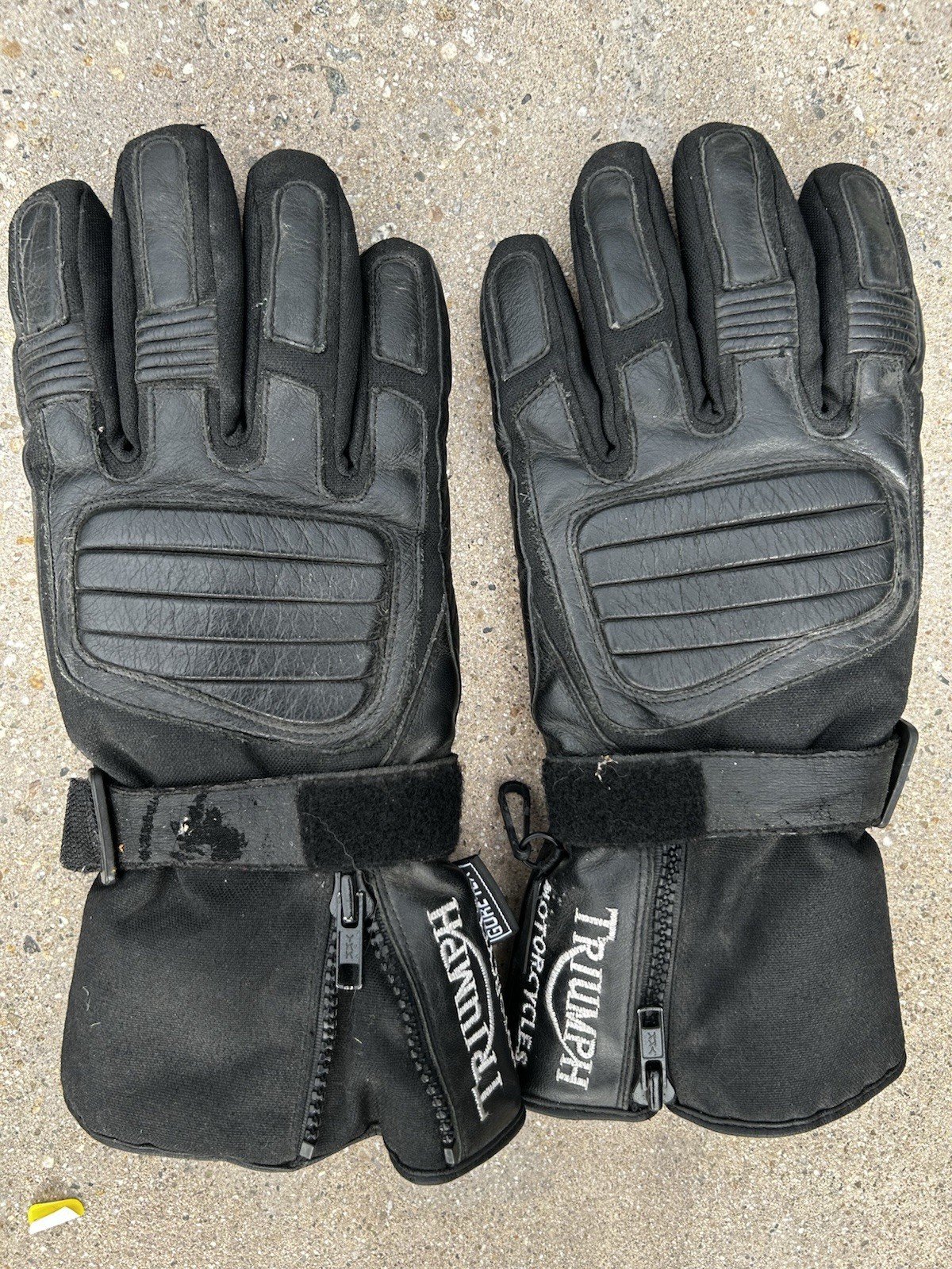 Triumph GORE-TEX Padded Motor Cycle Gloves Vintage Black Men’s Size Small Triumph GORE-TEX Padded Motor Cycle Gloves Vintage Black Men’s Size Small