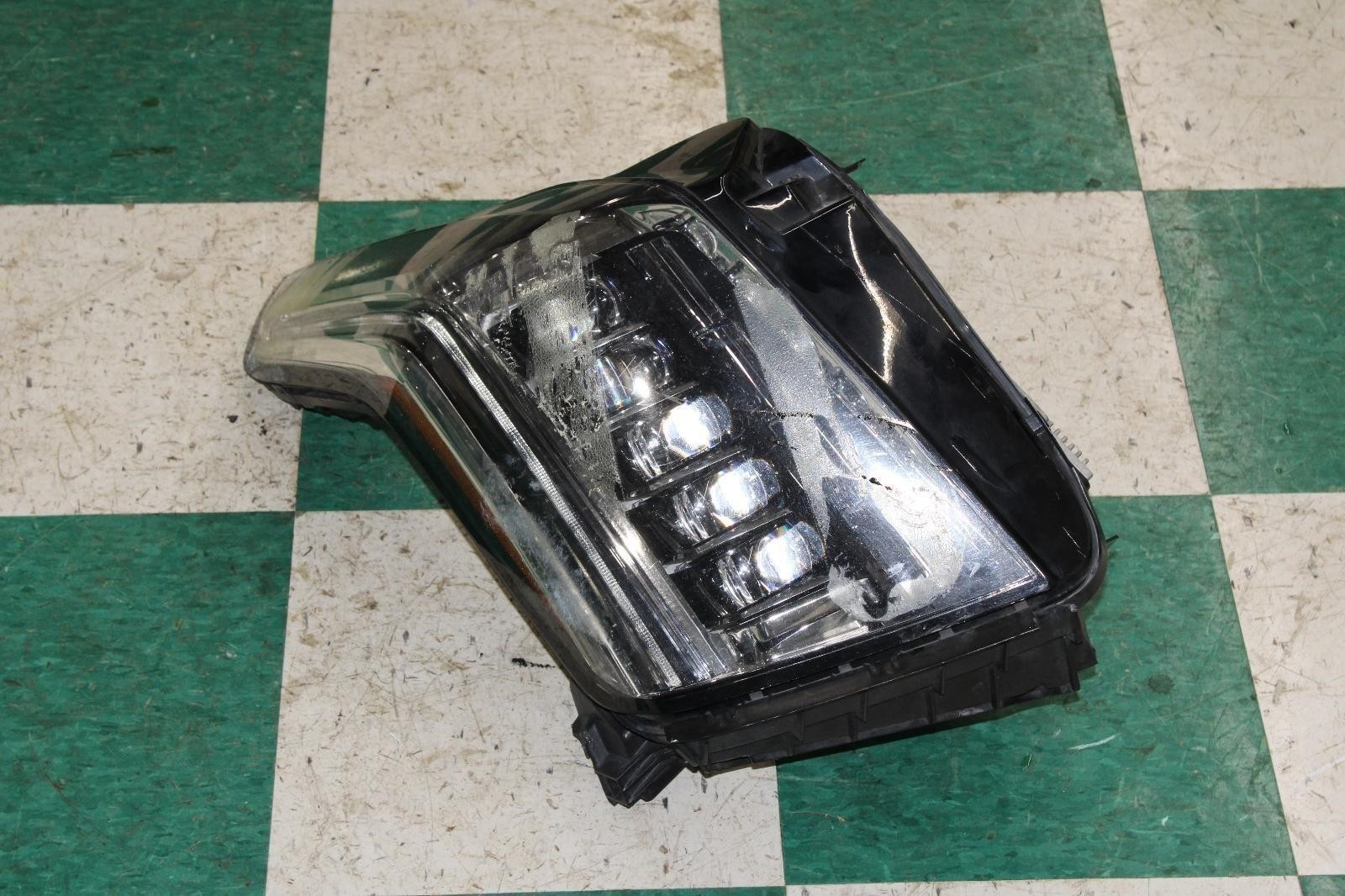 ⚠️DMG⚠️ 15-20 Escalade Passenger Side Right RH Headlight Headlamp Lamp LED OEM
