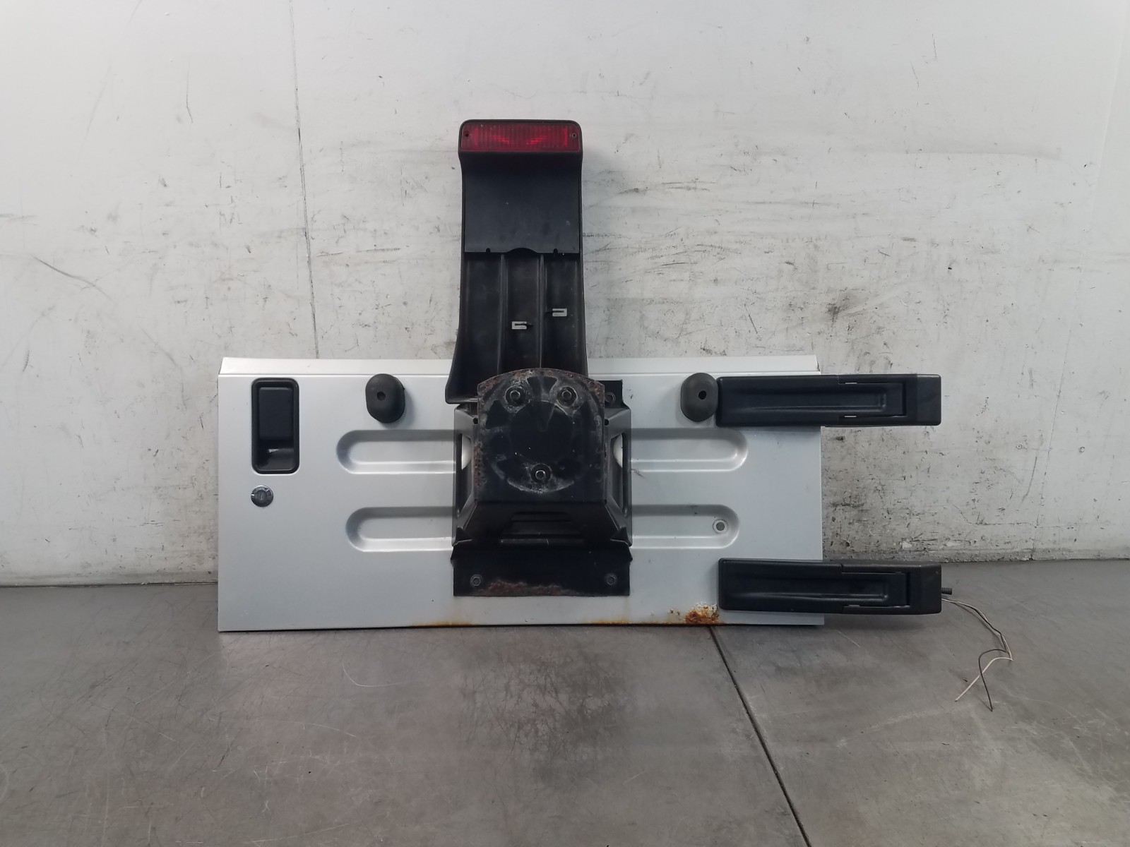 2005 Jeep Wrangler TJ Rubicon 4x4 Tailgate Panel / Spare Tire Mount #5144 H4