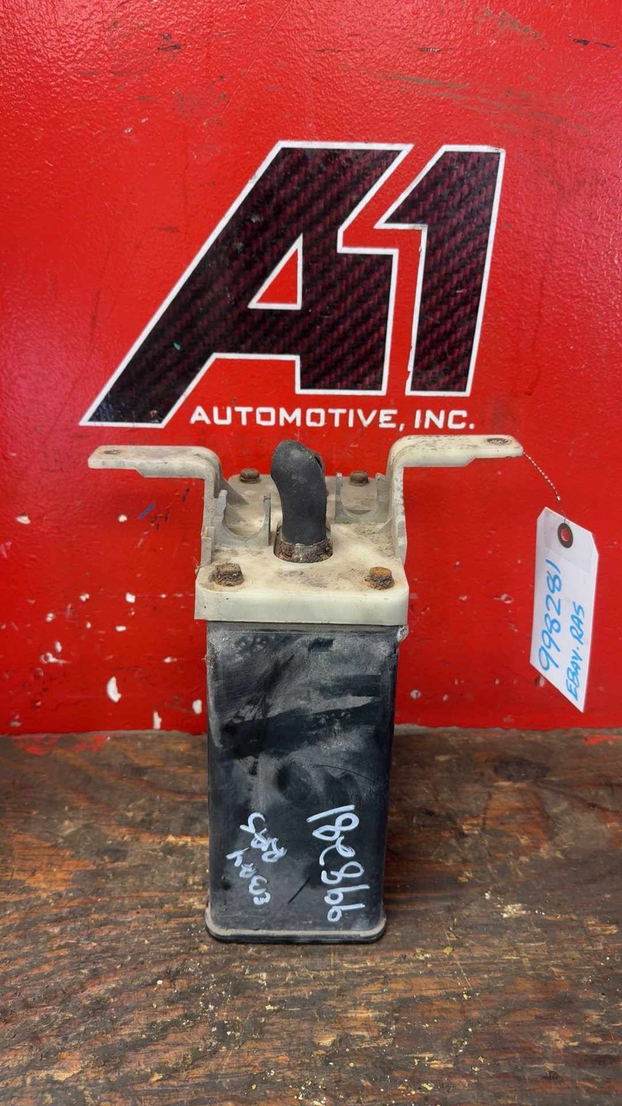 1999-2005 MITSUBISHI ECLIPSE Evaporator Canister