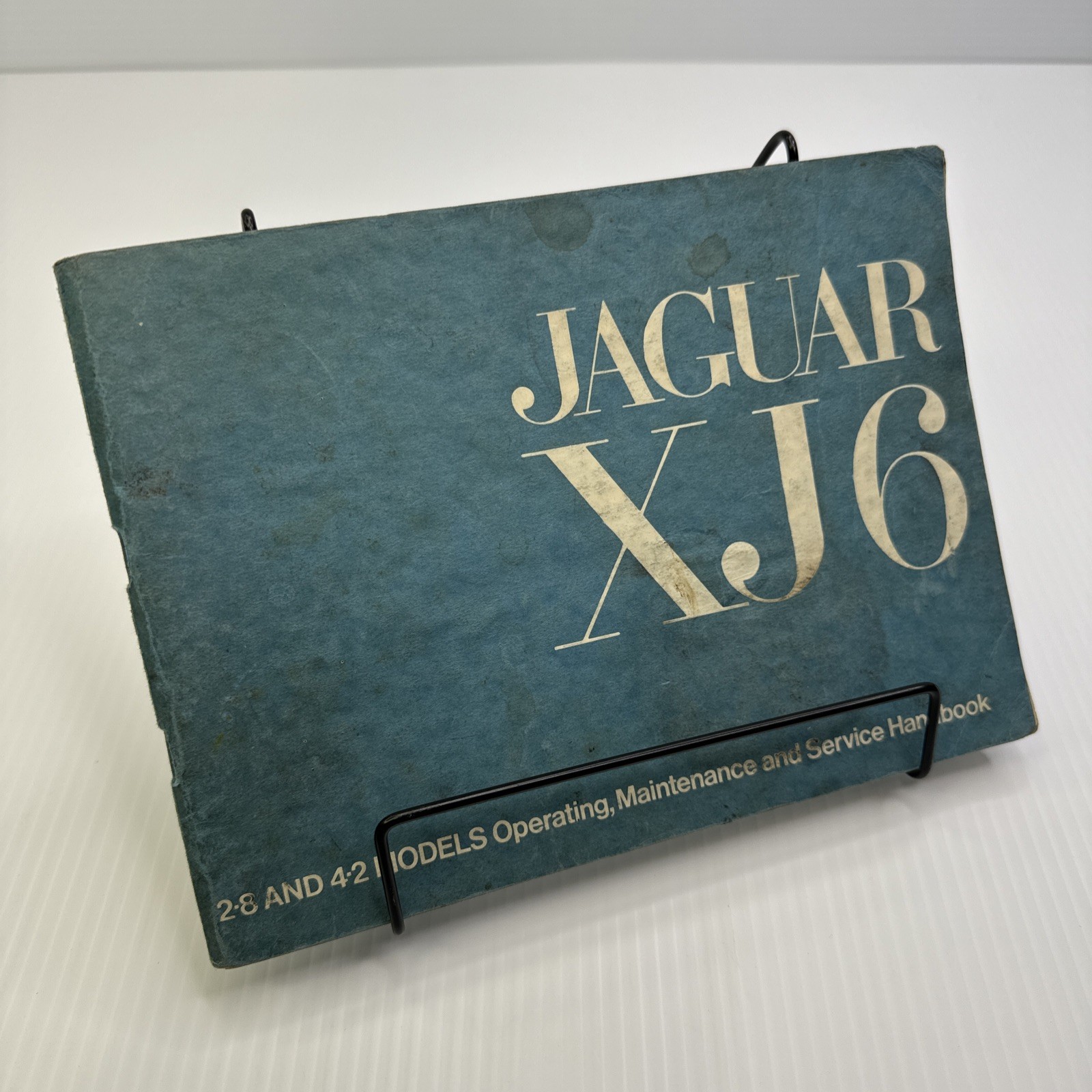 Jaguar XJ6 2.8 and 4.2 Models Operating Maintenance Service Handbook 1972 Jaguar XJ6 2.8 and 4.2 Models Operating Maintenance Service Handbook 1972