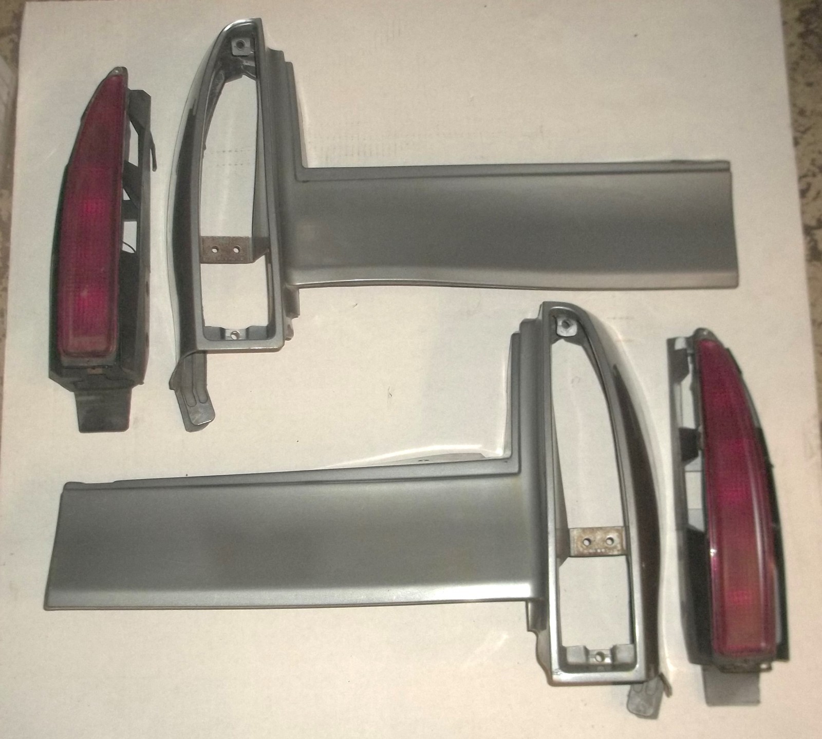 93-96 Cadillac Fleetwood Taillight Filler Panel Extension Set w/ Lights Brougham 93-96 Cadillac Fleetwood Taillight Filler Panel Extension Set w/ Lights Brougham