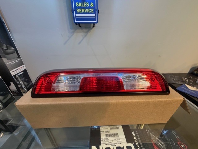 Silverado Sierra High Mount Third Brake Stop Light Cargo Lamp OEM 85870180