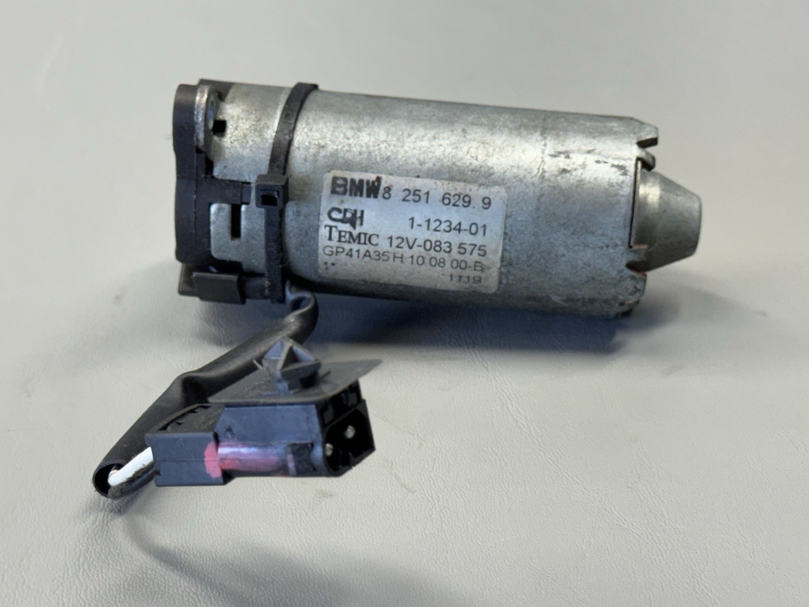 2001-2005 BMW X5 E53 RIGHT FRONT PASSENGER SEAT MOTOR OEM 2001-2005 BMW X5 E53 RIGHT FRONT PASSENGER SEAT MOTOR OEM