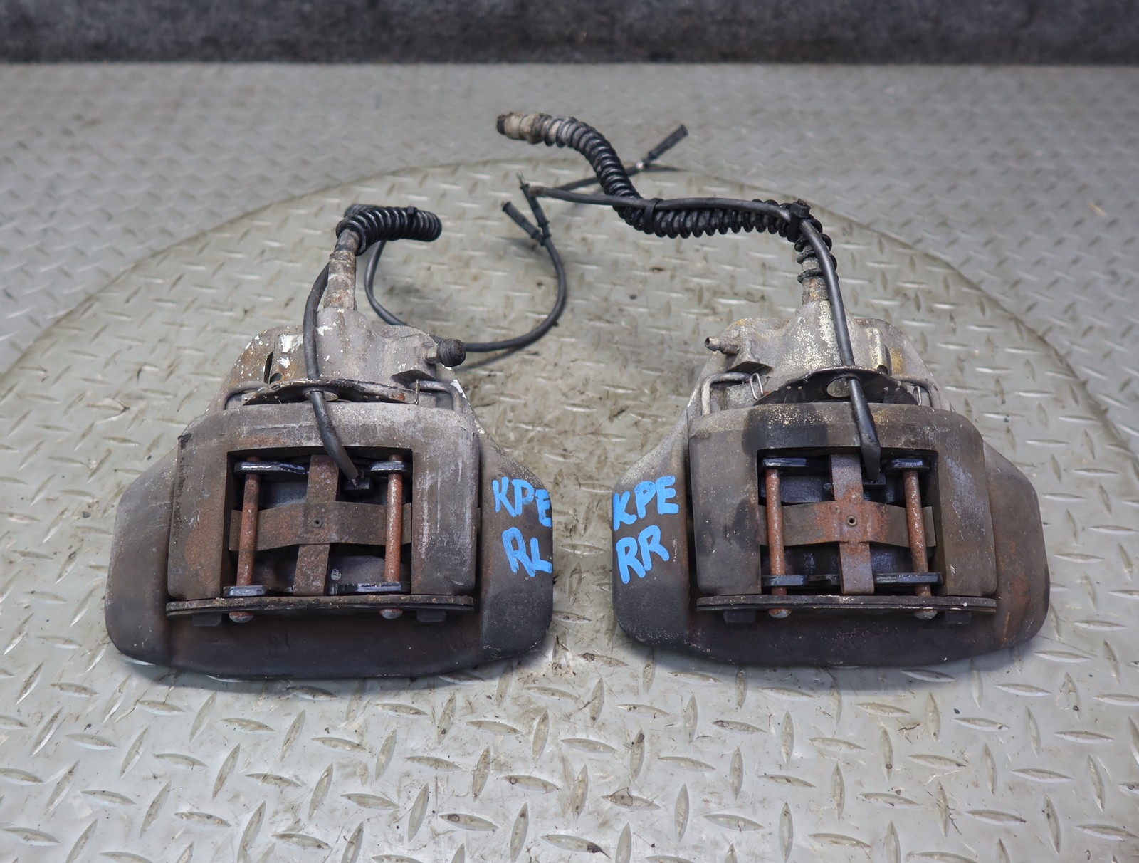 1984-1985 PORSCHE 928 REAR LEFT & RIGHT BRAKE CALIPER SET OF 2
