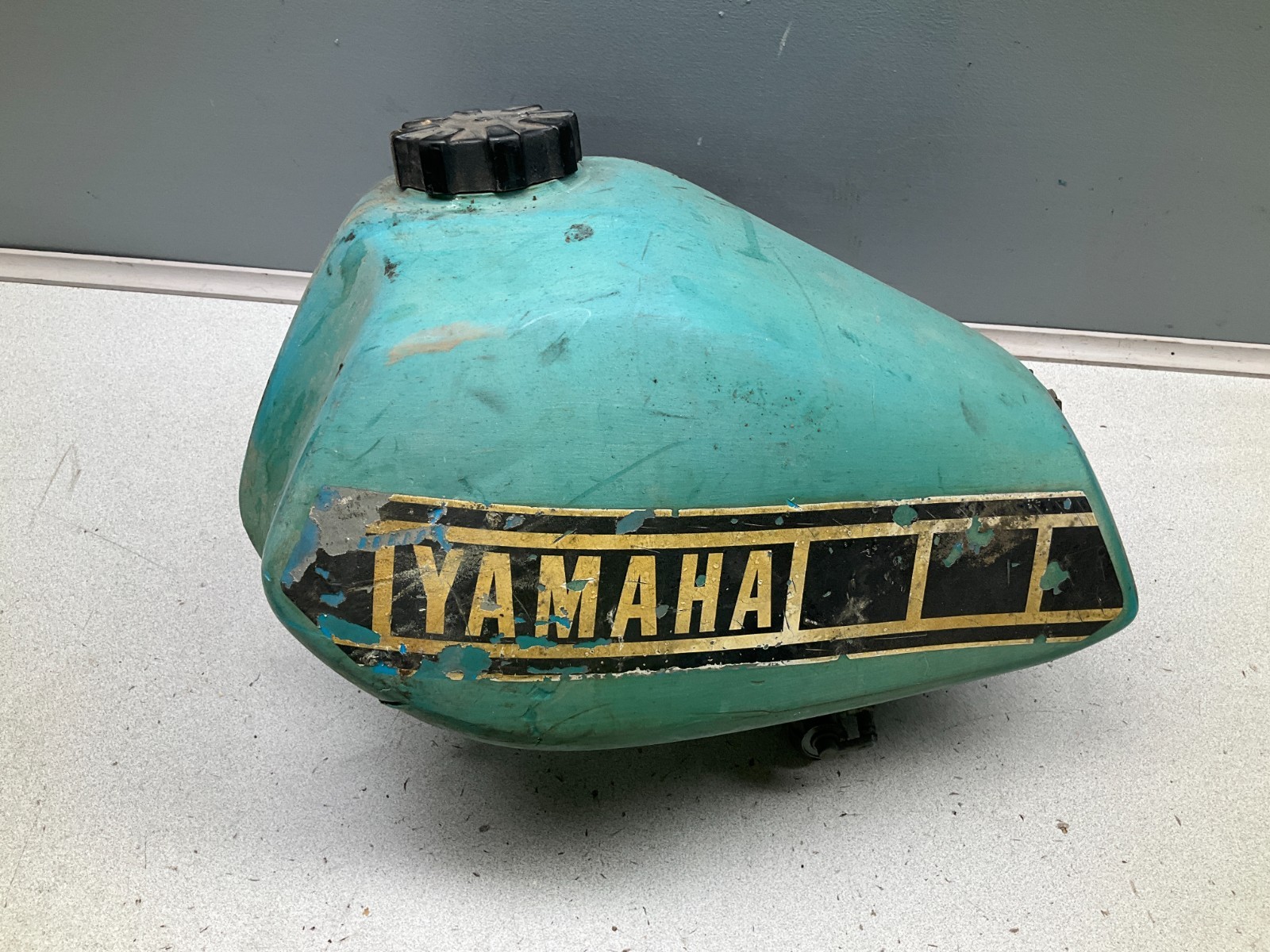 1980 80 YAMAHA IT175 IT 175 GAS FUEL TANK