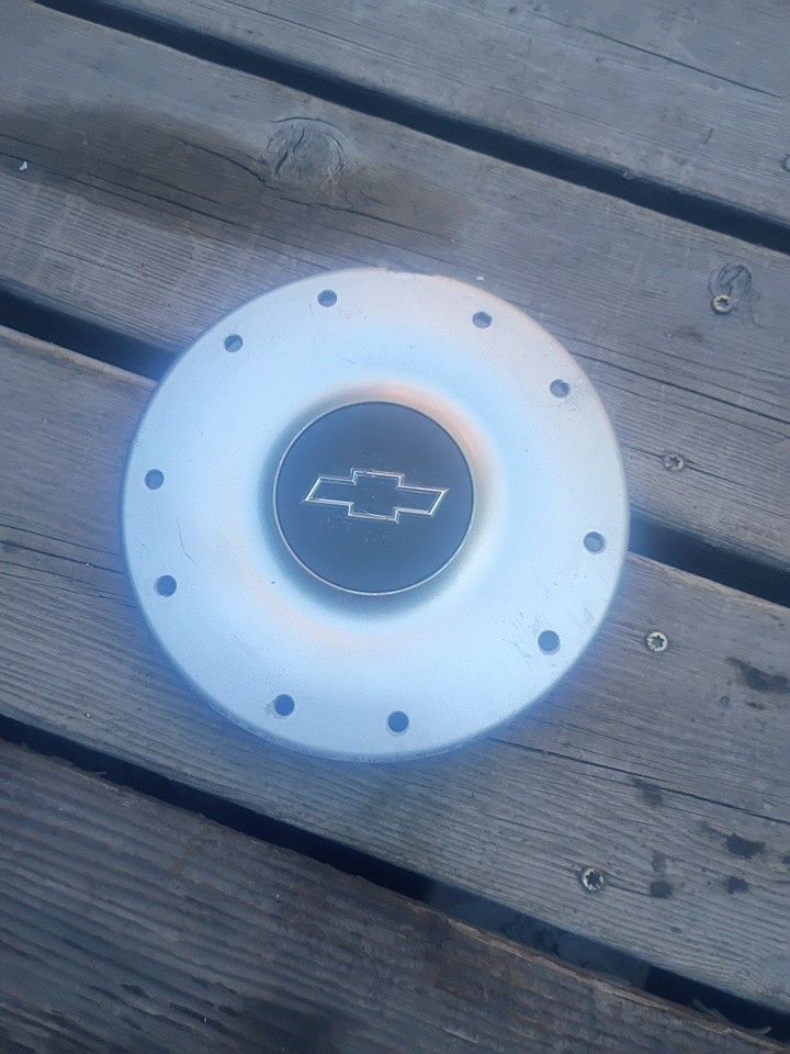 1997-1999 Chevrolet Malibu wheel center cap 9594285.  311