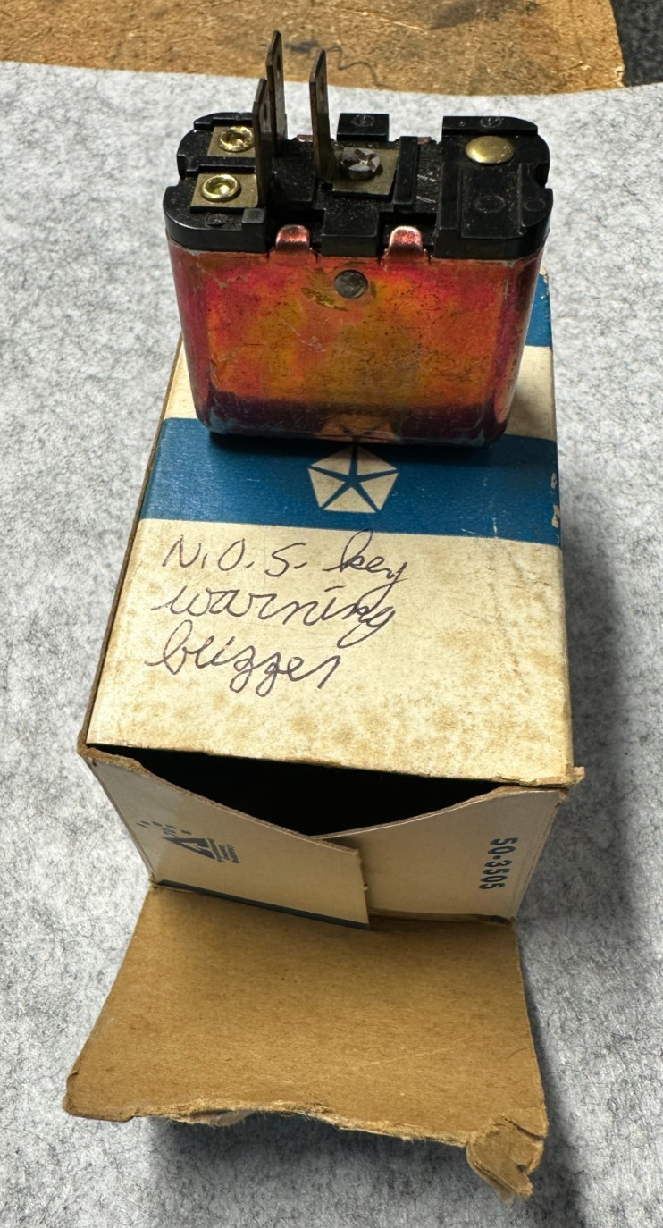 NOS MOPAR 3420884 Key In / Headlight On Buzzer 1970 E-Body B-Body NOS MOPAR 3420884 Key In / Headlight On Buzzer 1970 E-Body B-Body