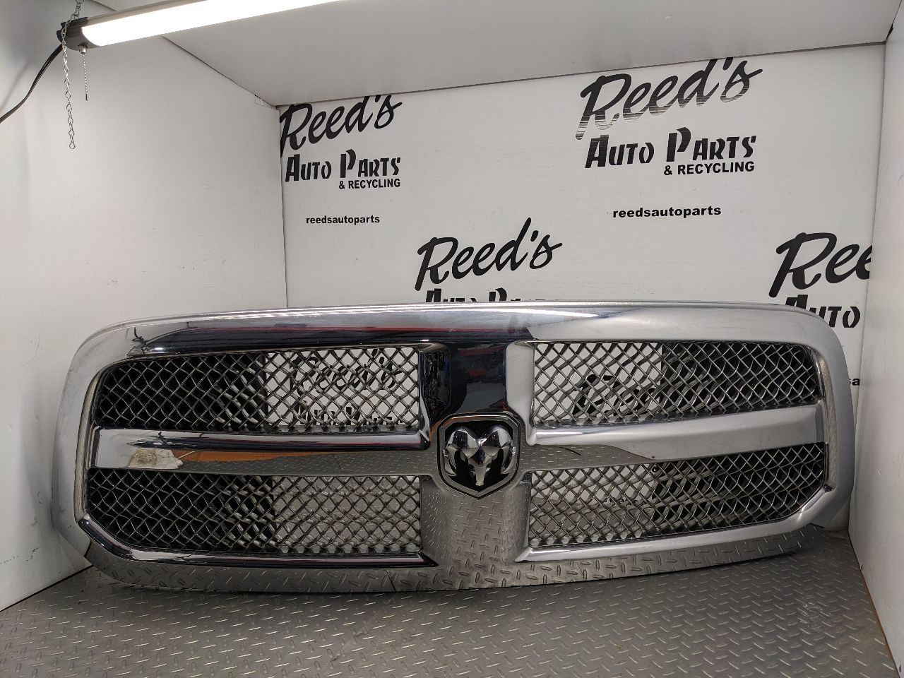 Grille Classic Style 5 Lug Wheel Fits 13-16 20-23 DODGE 1500 PICKUP 1159691