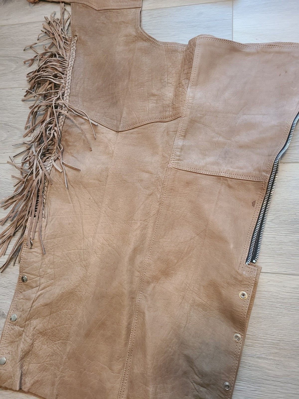 HUDSON LEATHER WOMEN'S TAN MOTORCYCLE CHAPS WAIST & SIDE ZIPPERS SZ: XL HUDSON LEATHER WOMEN'S TAN MOTORCYCLE CHAPS WAIST & SIDE ZIPPERS SZ: XL