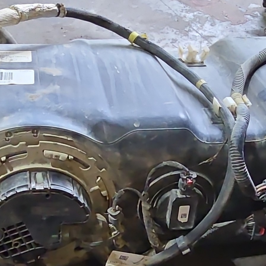 2017-19 GM 2500-3500 DEF Tank Assembly w/Pump And Module Duramax LP5, 65k Miles 