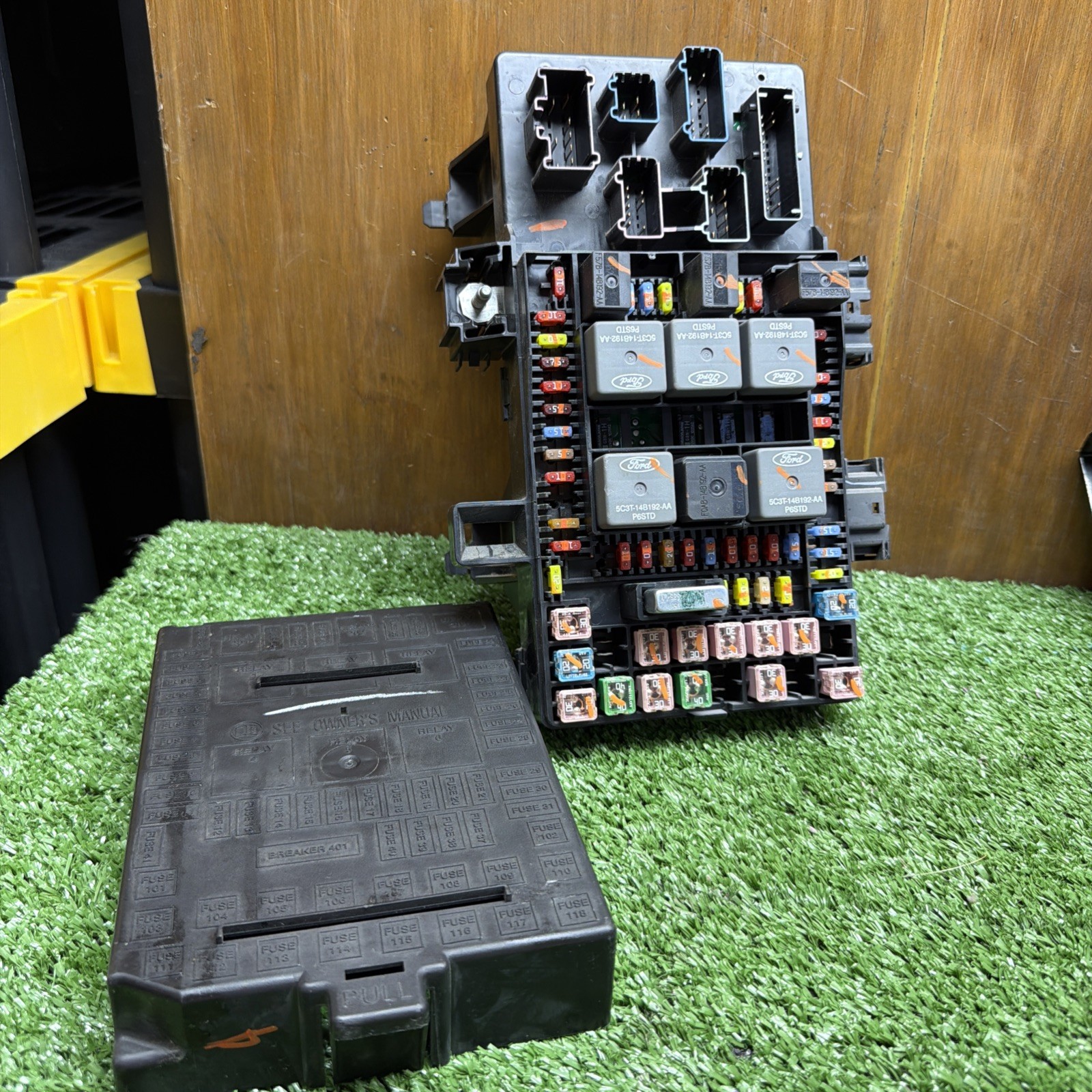 ✅ 05 - 06 Ford F-150 Fuse Box Relay Power Distribution Block  5L3T-14A067-AC OEM