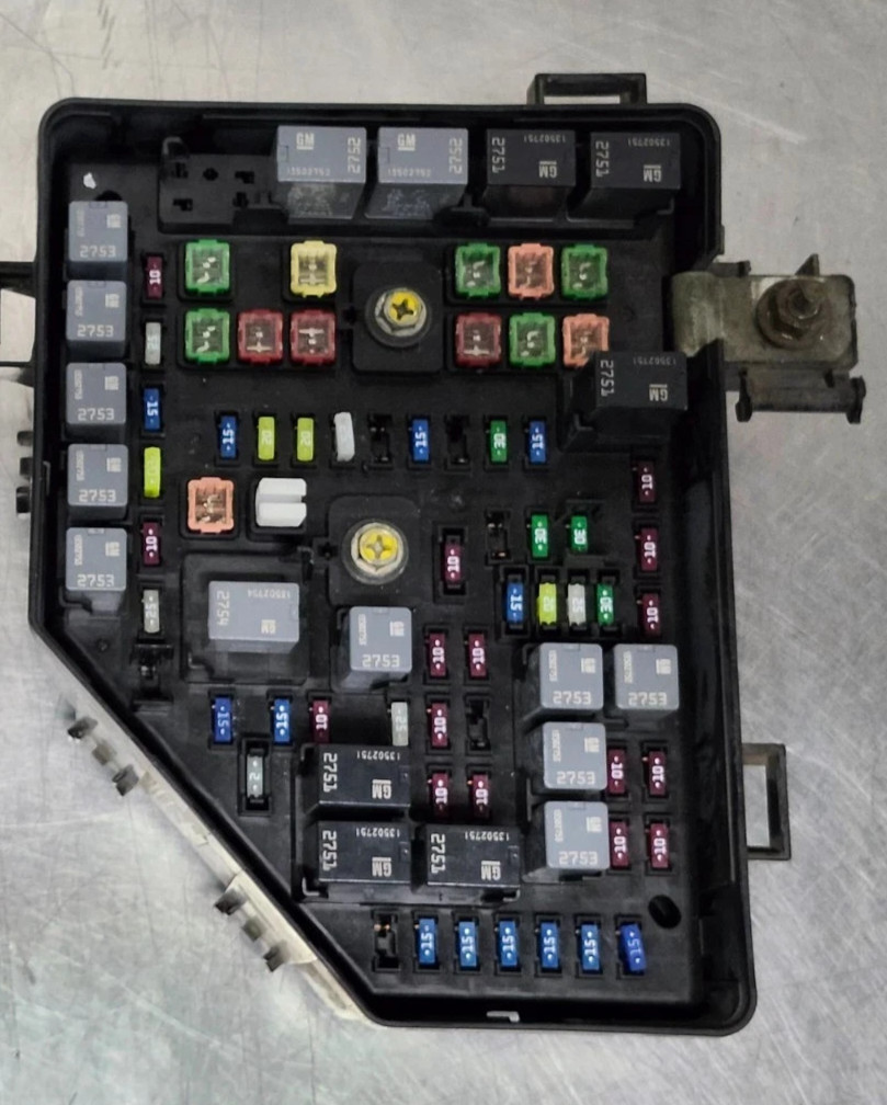 2007-2008 GMC Acadia Saturn Outlook Buick Enclave Engine Fuse Box Assembly OEM