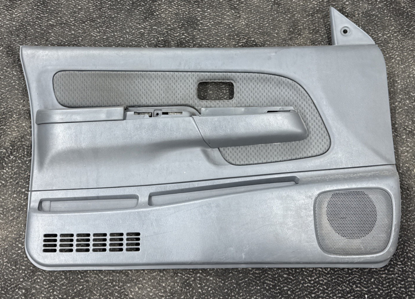 2002-2004 NISSAN XTERRA FRONT LEFT INTERIOR DOOR PANEL P/N 80901-7Z810