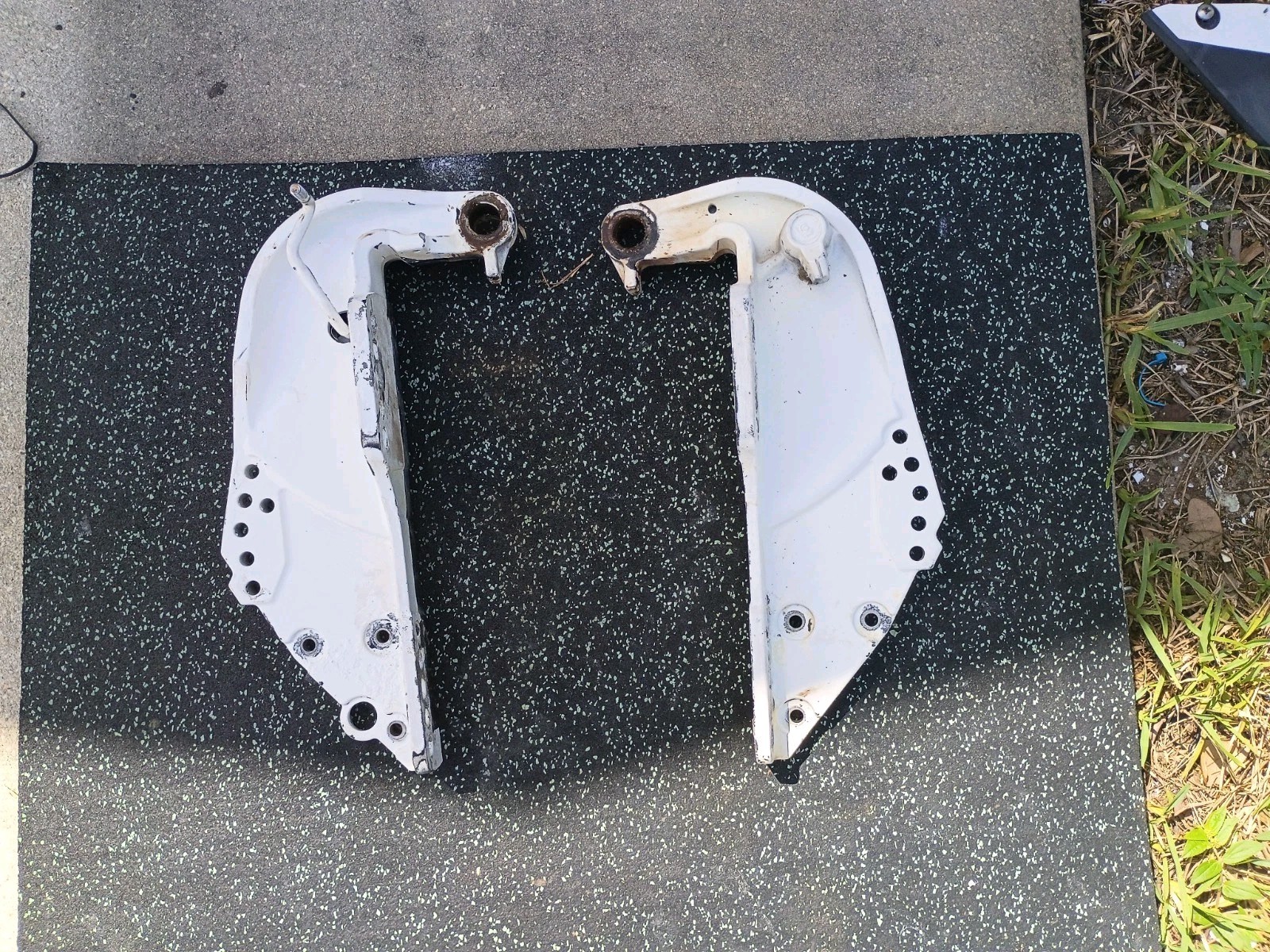 Mercury 40hp Transom Clamp Brackets 2011 Outboard 3 Cylinder 4 Fourstroke EFI Mercury 40hp Transom Clamp Brackets 2011 Outboard 3 Cylinder 4 Fourstroke EFI