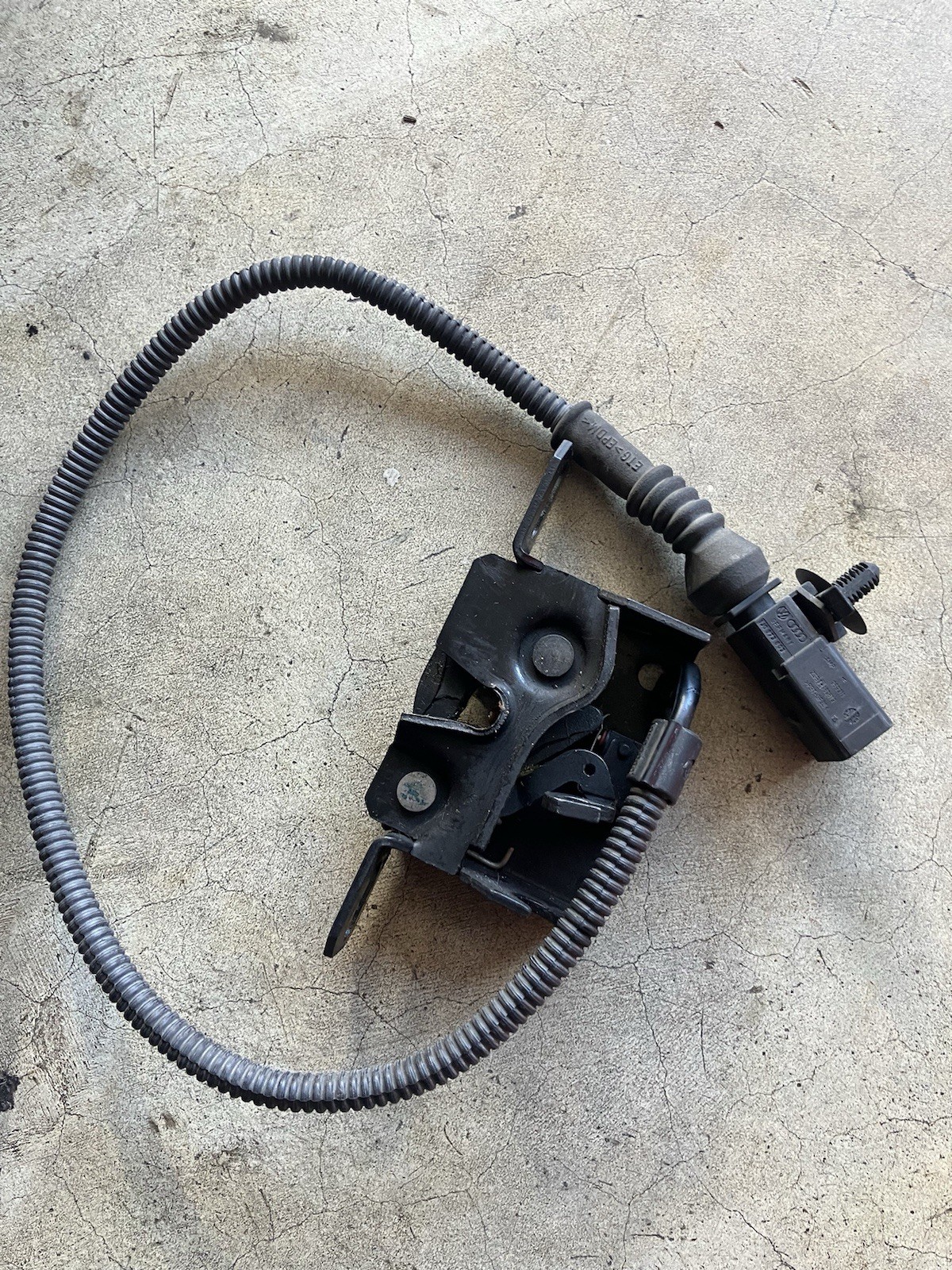 04-10 Audi A8 S8 D3 4E Bonnet Hood Lock Catch 4E0823509C OEM