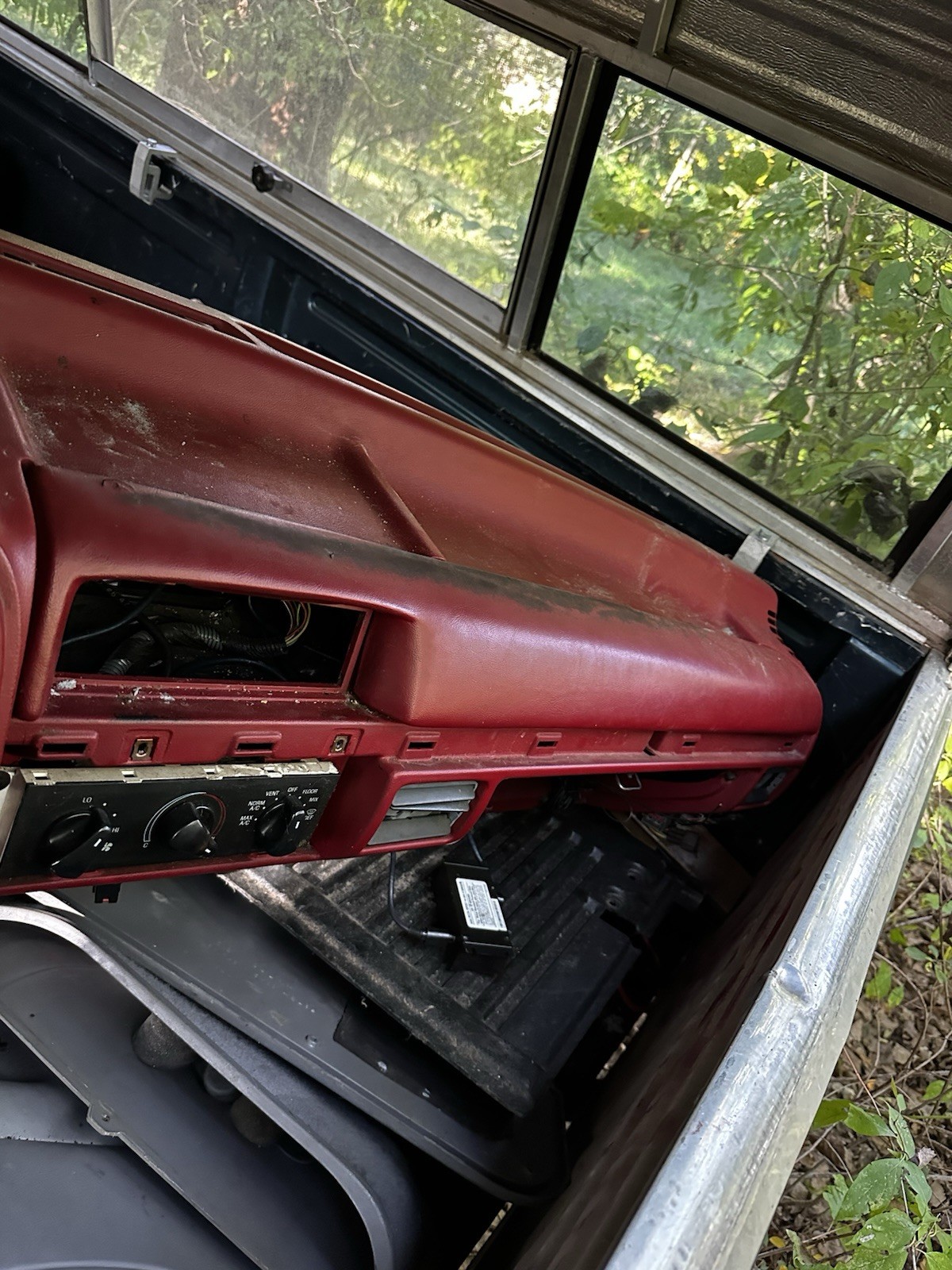 92-96 Ford F150 F250 F350 Bronco Red Dash Pad OEM Used 92-96 Ford F150 F250 F350 Bronco Red Dash Pad OEM Used