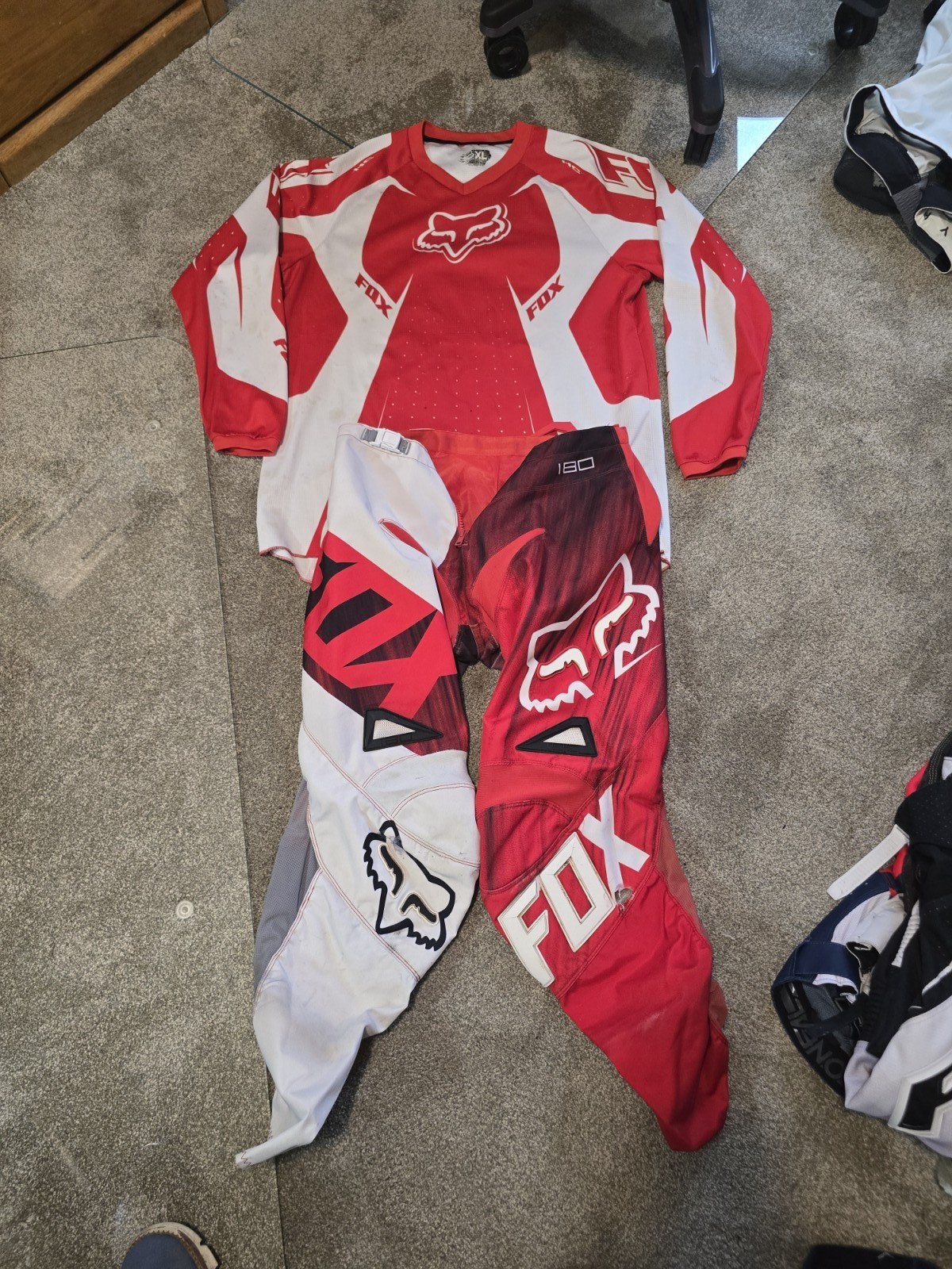 Red & White Fox 180 Size 36 Pants and Size XL Jersey Combo. Pre-owned. Red & White Fox 180 Size 36 Pants and Size XL Jersey Combo. Pre-owned.