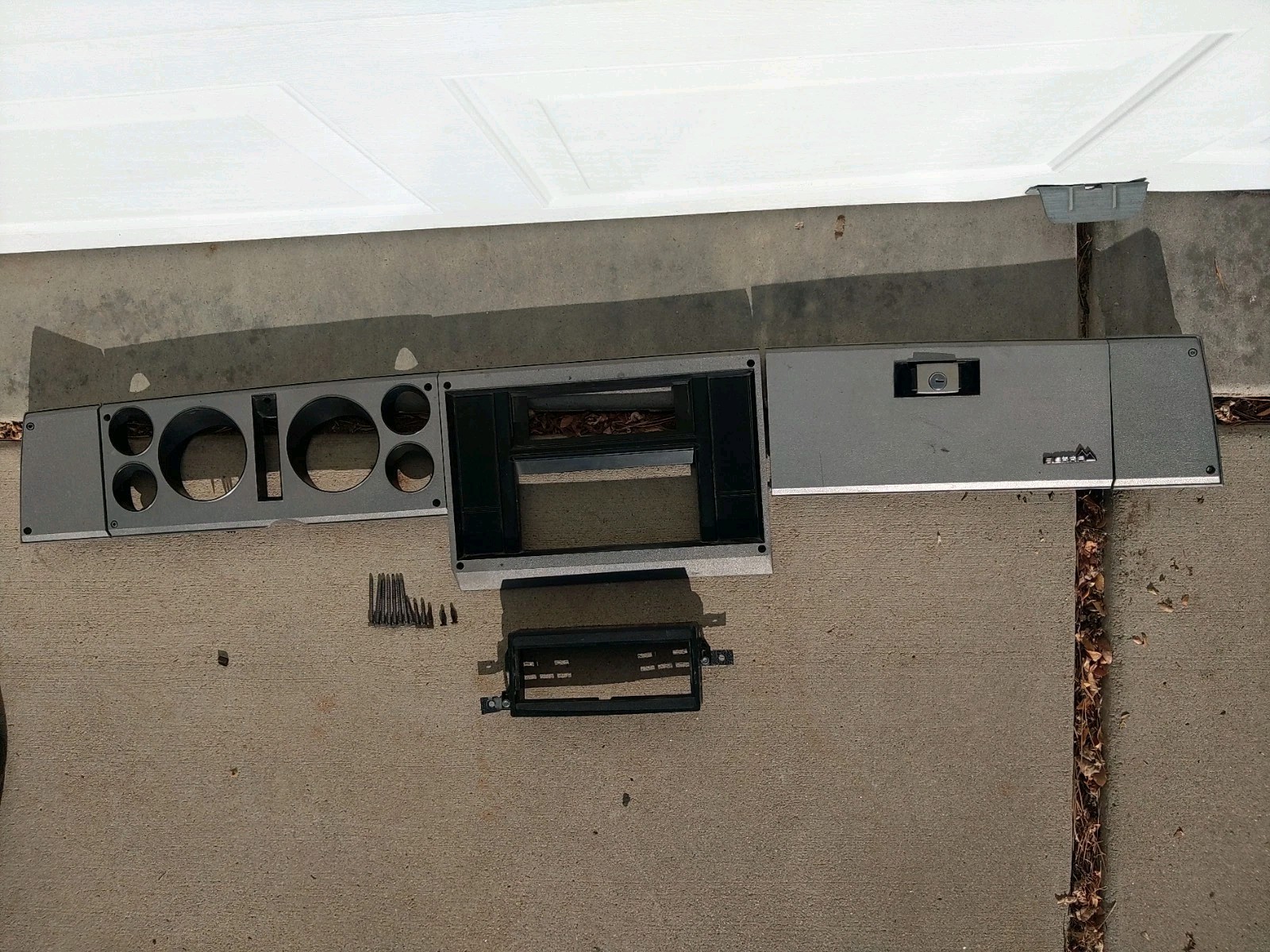 1982-1985 Chevy S10 Instrument Cluster Dash Bezel Blazer Jimmy Sonoma S15