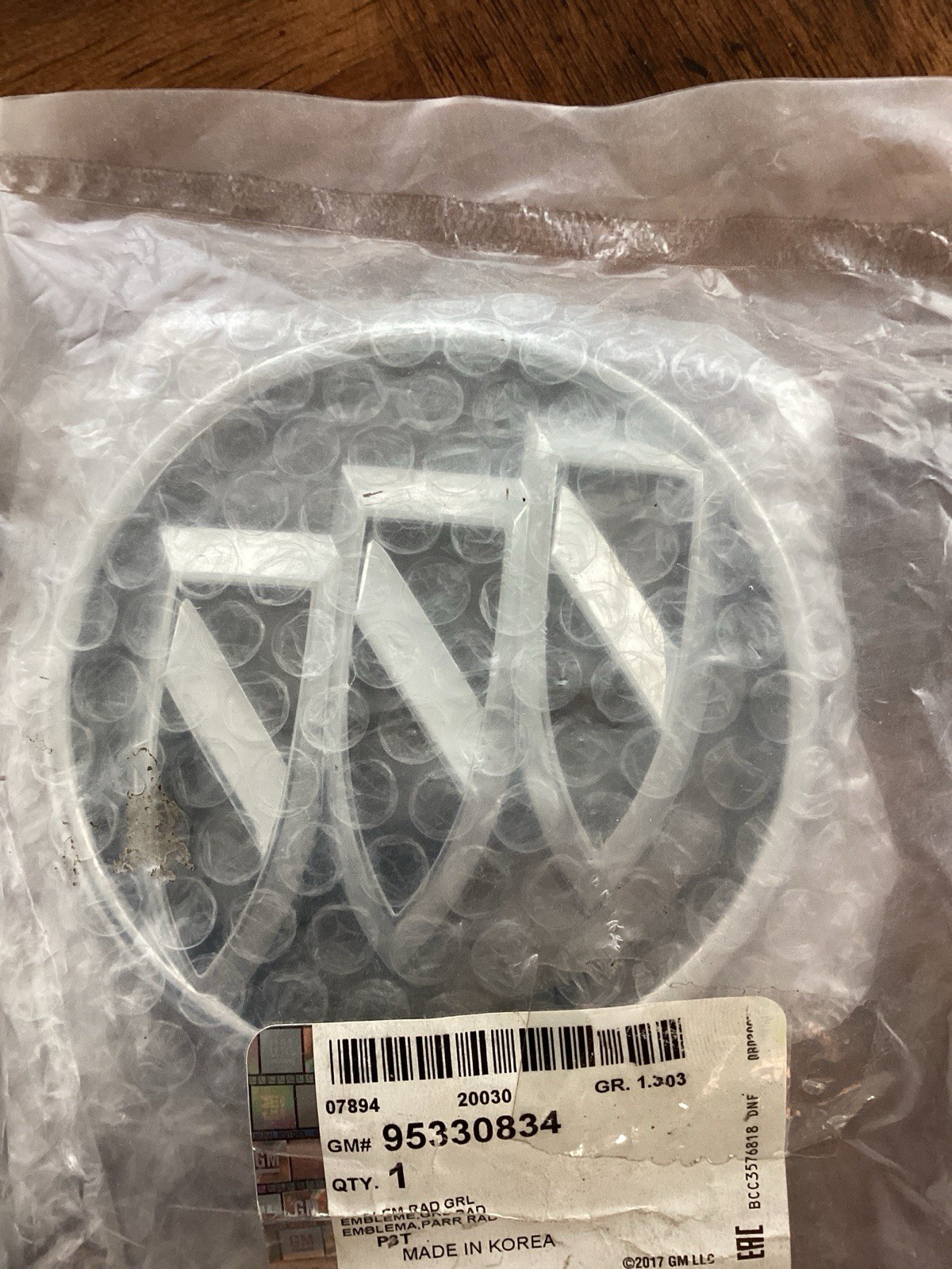 2013-16 Buick Encore Grill Emblem #95330834 New In Package 2013-16 Buick Encore Grill Emblem #95330834 New In Package