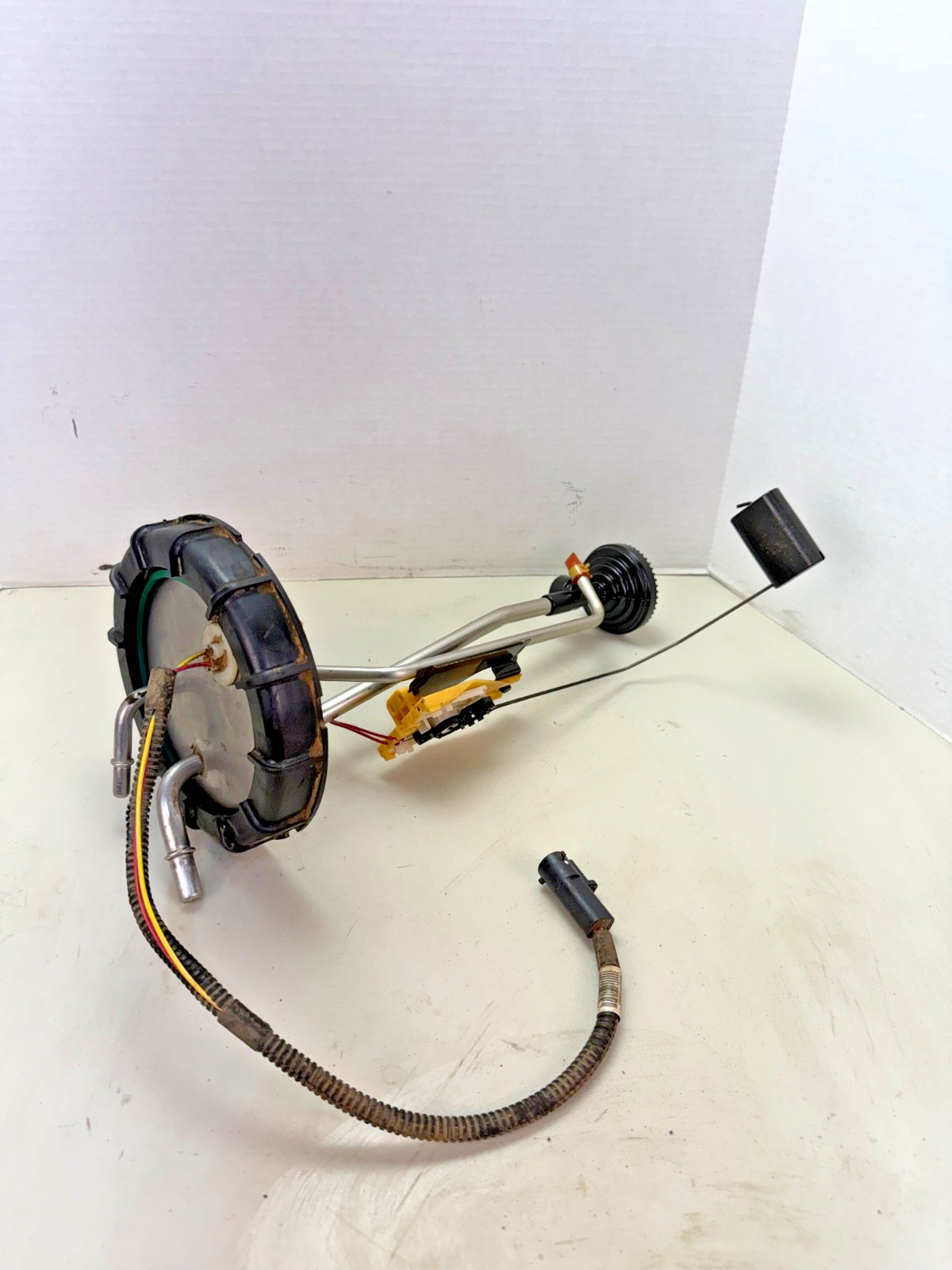 08-10 Ford F250 F350 6.4 Powerstroke 6.75' Bed Fuel Sending Unit OEM