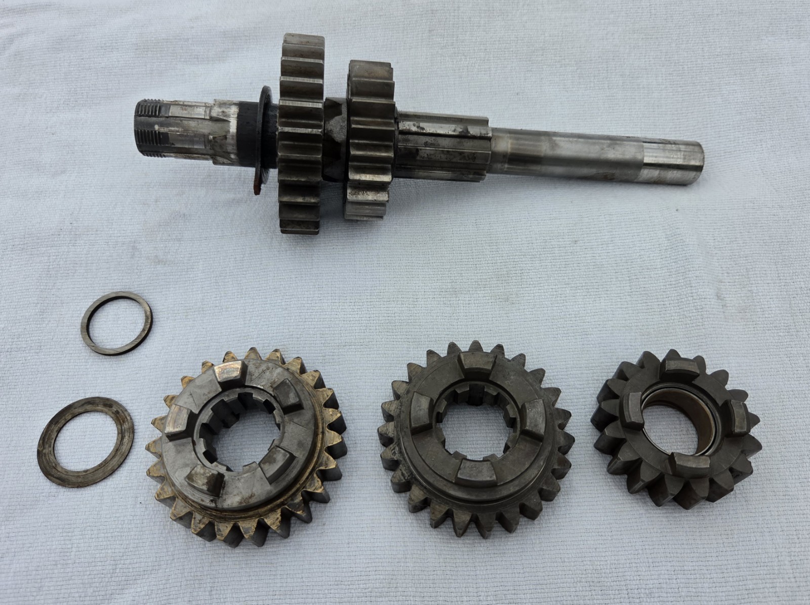 VTG HD IRONHEAD TRANNY COUNTERSHAFT ASSEM/GEARS - USED/DECENT