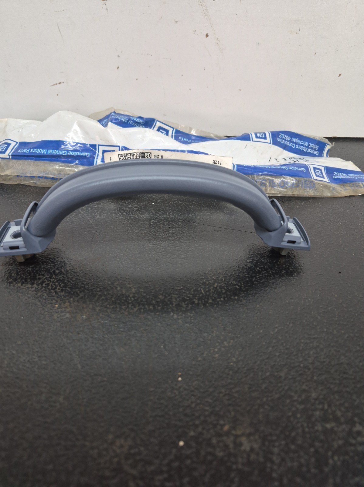 NOS  1994-96 CHEVY CAPRICE 4 DOOR ROO RAIL ASST STRAP P#10224840