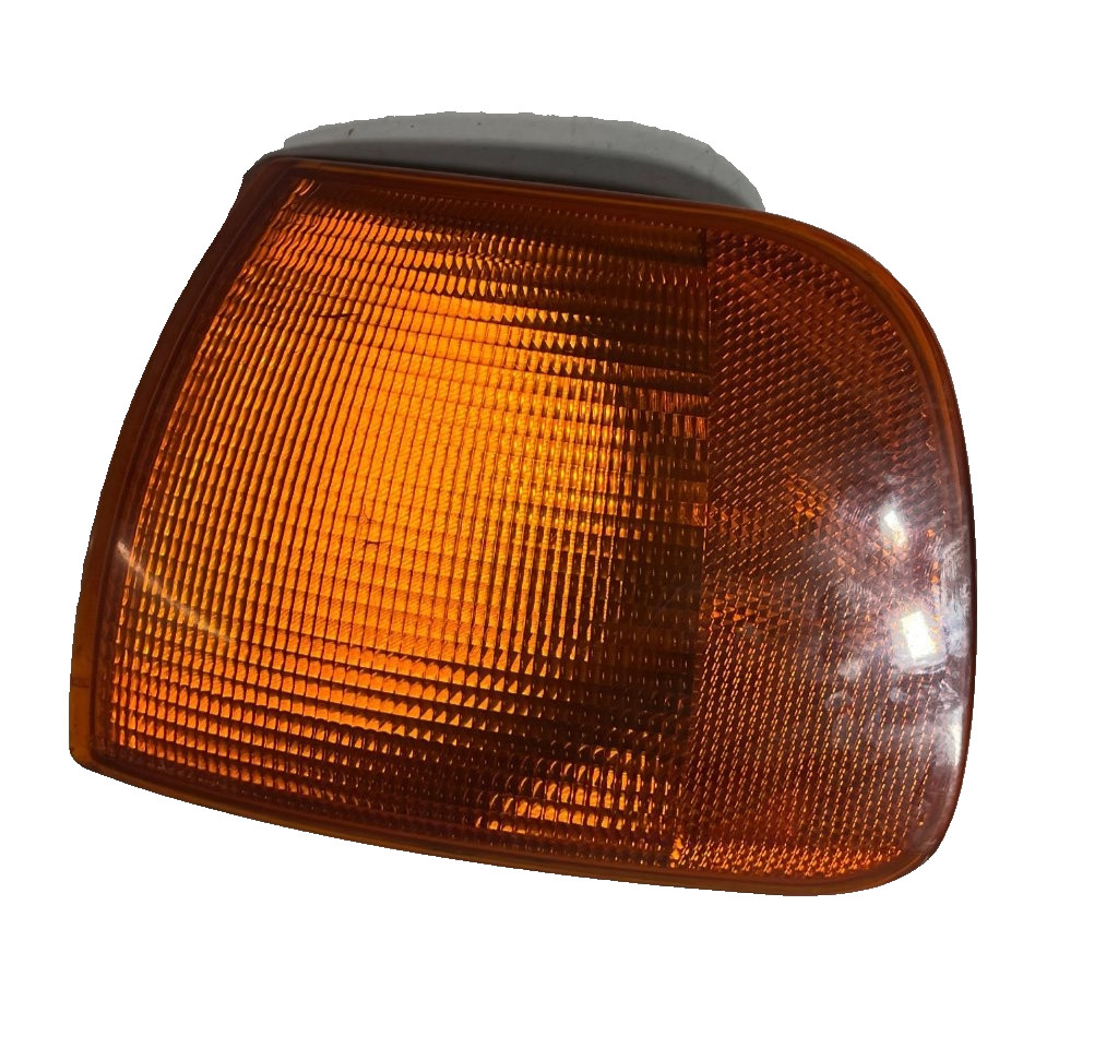 1999-2003 Volkswagen Eurovan Left Turn Signal Marker Light 7D0953041E OEM Used 1999-2003 Volkswagen Eurovan Left Turn Signal Marker Light 7D0953041E OEM Used