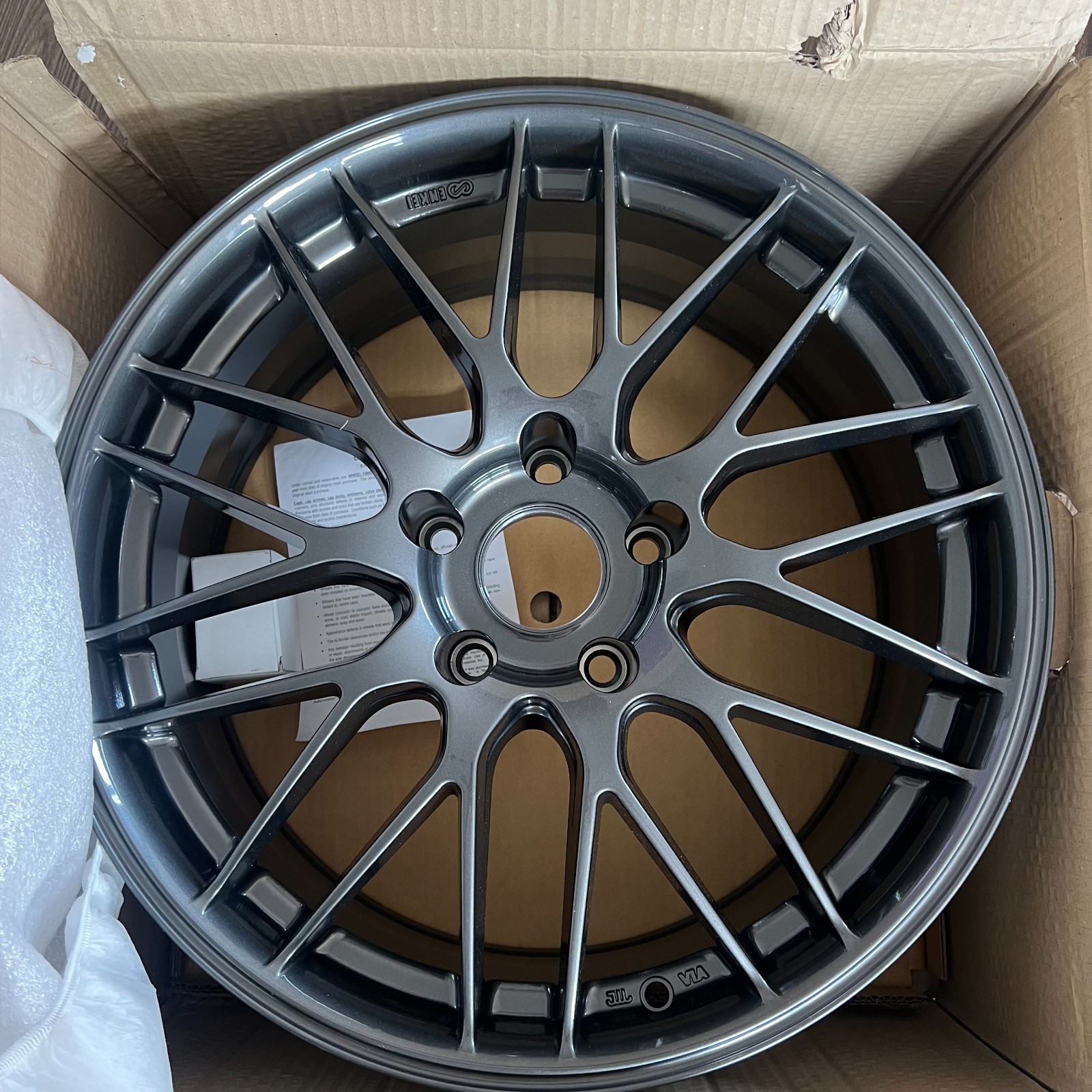 QTY 1 Enkei EKM3 18x8 5x120 +32 ET32 Gunmetal Wheel 442-880-1232GM Open Box