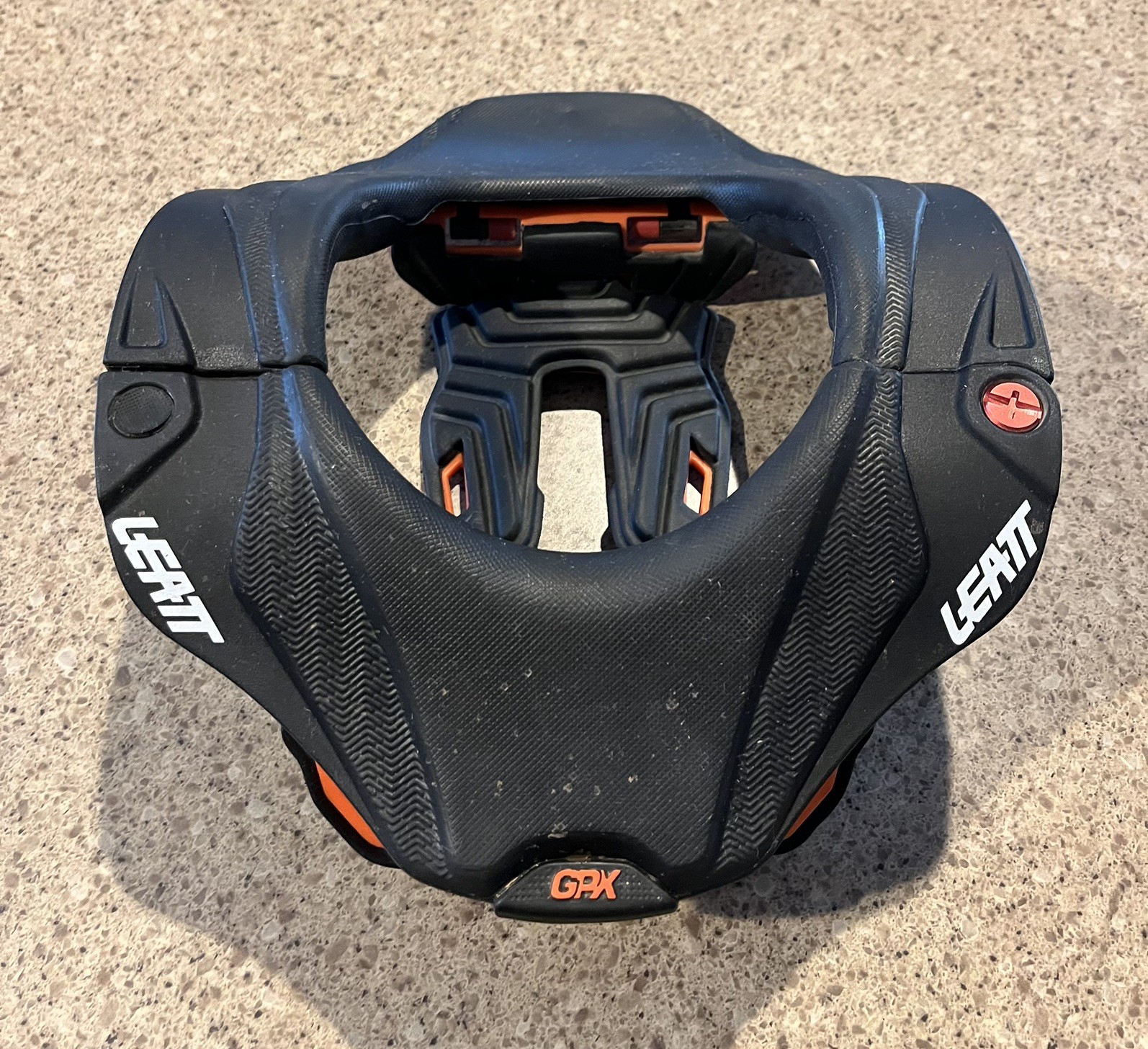 Leatt 5.5 GPX Neck Brace L/XL Black/orange Leatt 5.5 GPX Neck Brace L/XL Black/orange