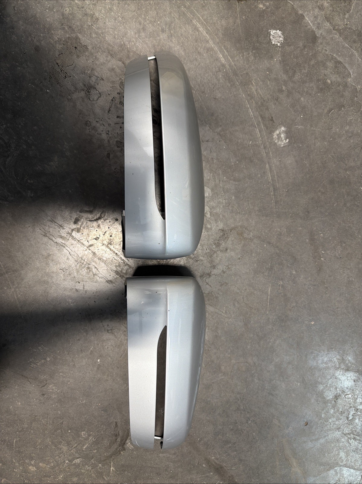 2017 - 2023 BMW 530i Silver Side Side/Door Mirror Cap - Set (OEM) 2017 - 2023 BMW 530i Silver Side Side/Door Mirror Cap - Set (OEM)