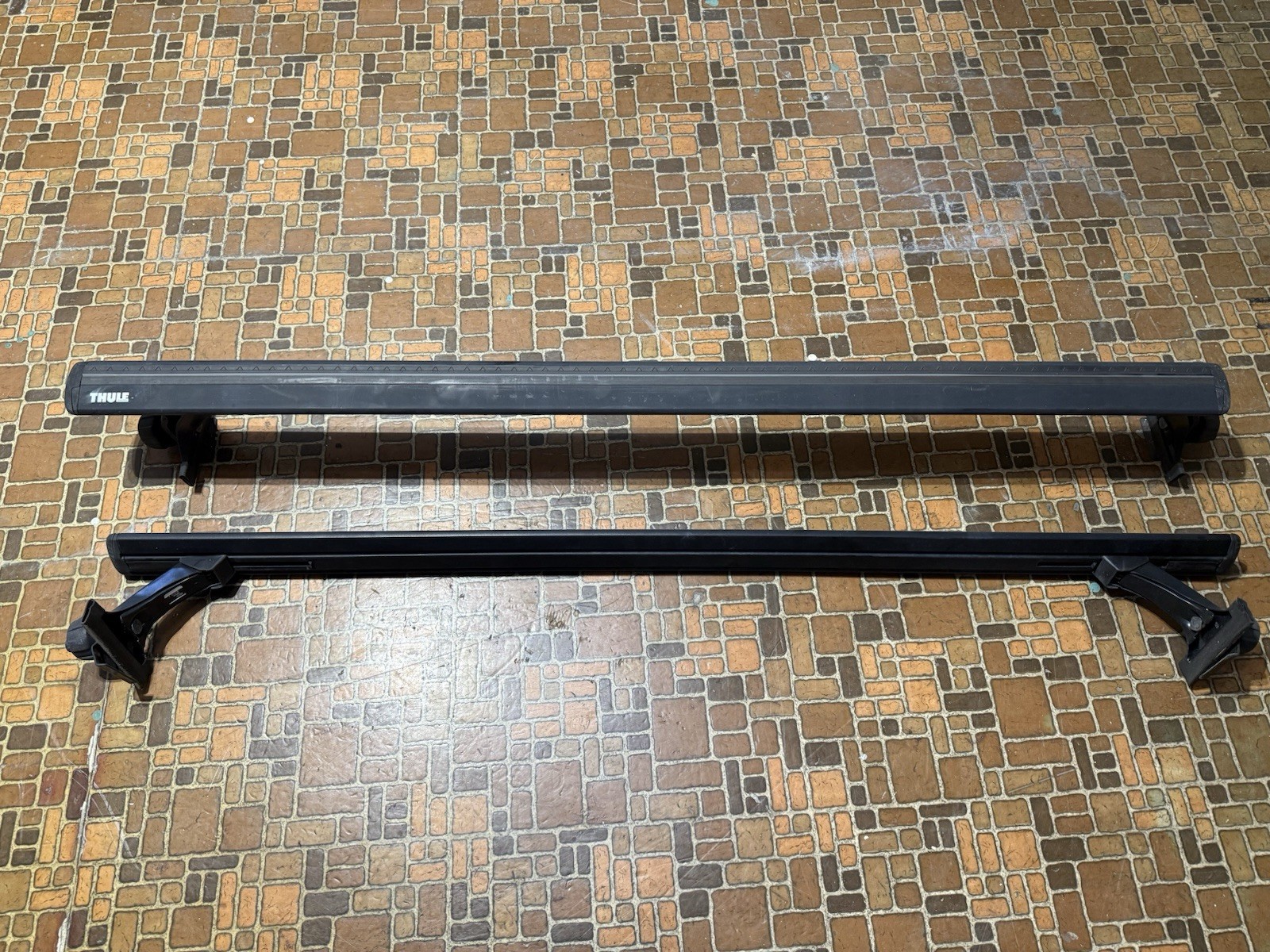 Thule roof rack cross bars 60” Thule roof rack cross bars 60”