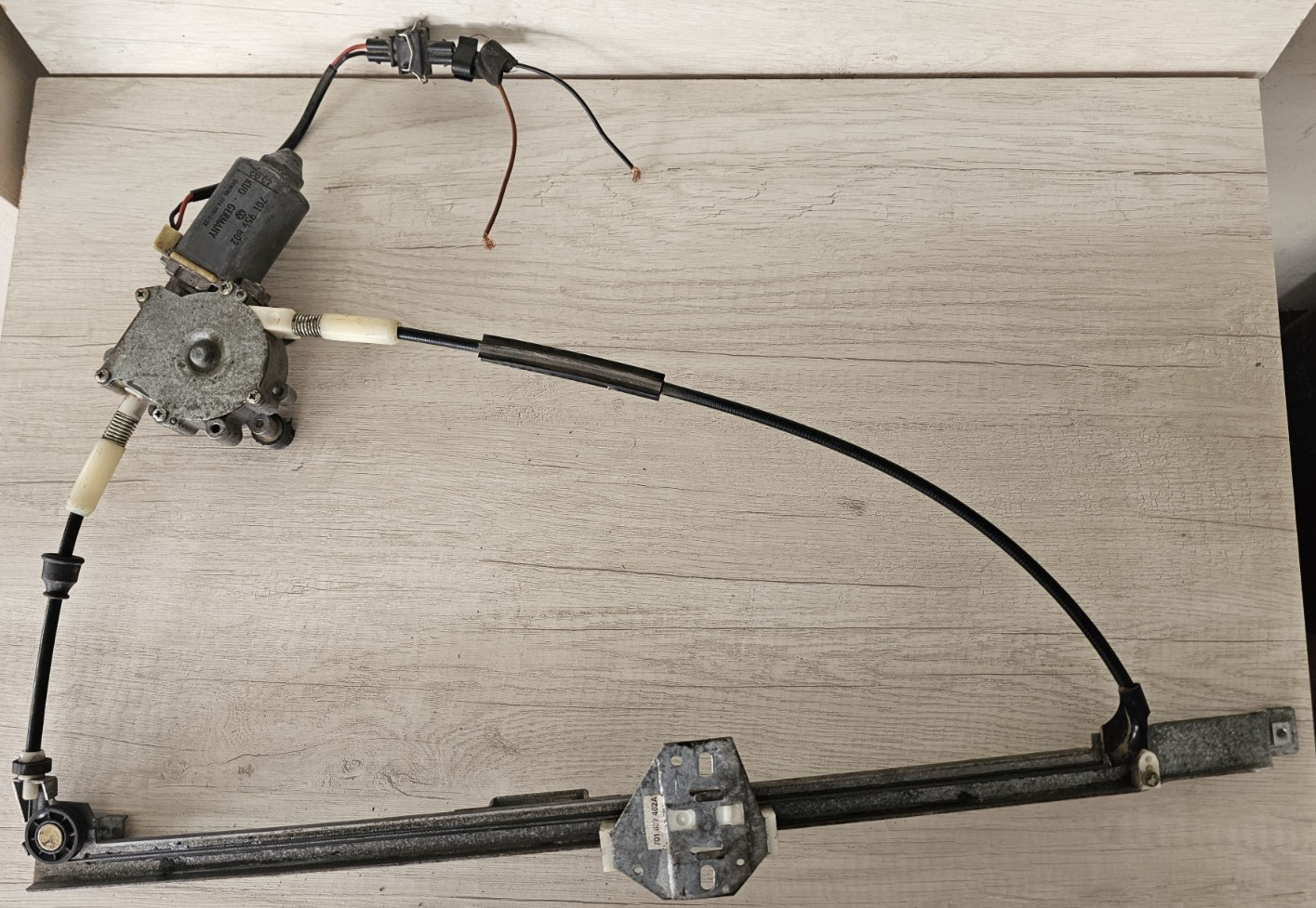 1993 1994 1995 VW Eurovan Front Right Window Regulator 701 837 462 A