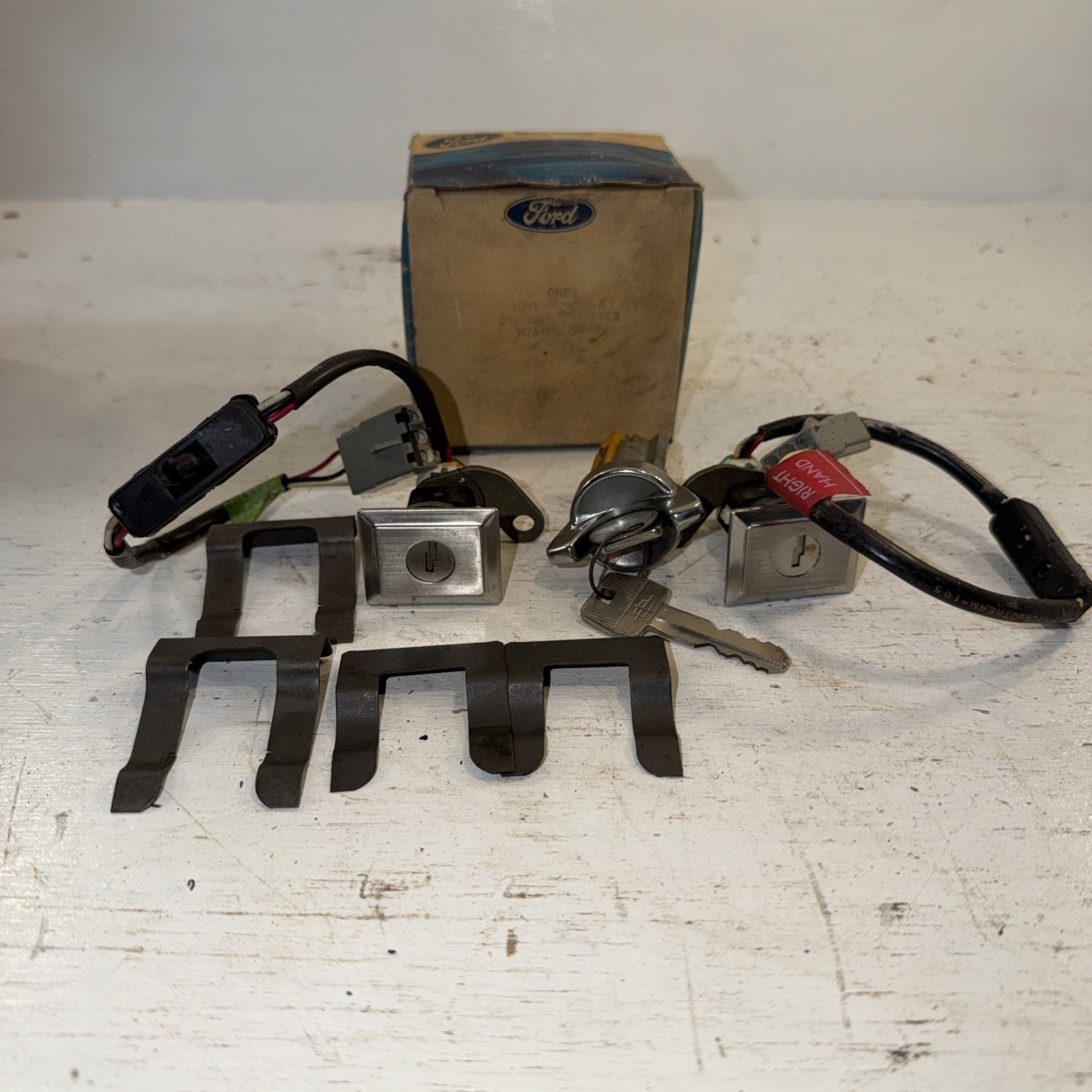 NOS Ford 1973 Lincoln Ignition & Door Lock Cylinder w/ 2 Keys Kit D3VY-6522050-A NOS Ford 1973 Lincoln Ignition & Door Lock Cylinder w/ 2 Keys Kit D3VY-6522050-A