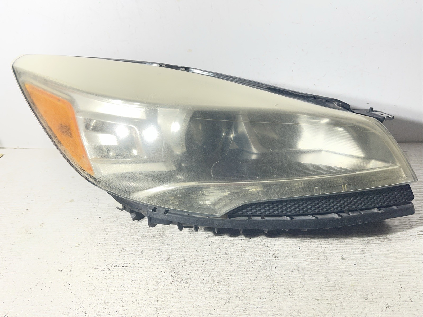 2013- 2016 Ford Escape RH Passenger  Xenon HID Headlight Lamp CJ54-130154-A OEM