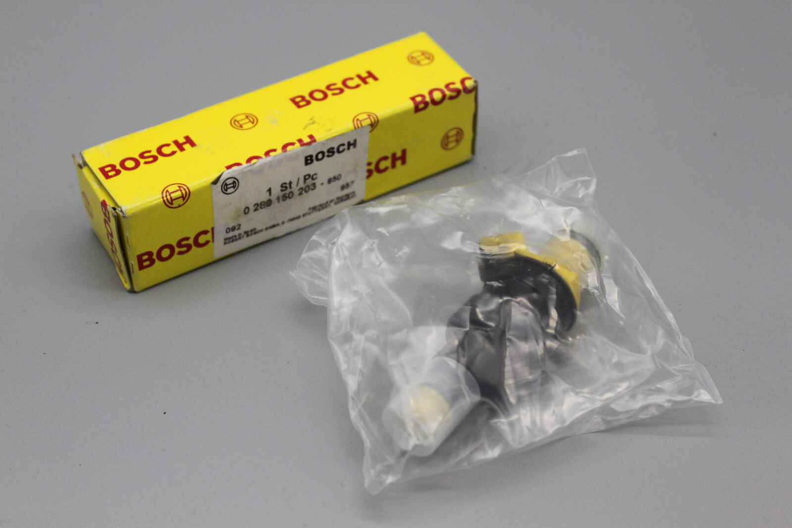 New Genuine Bosch fuel injector 0280150203 BMW #13641276149 535 635 735