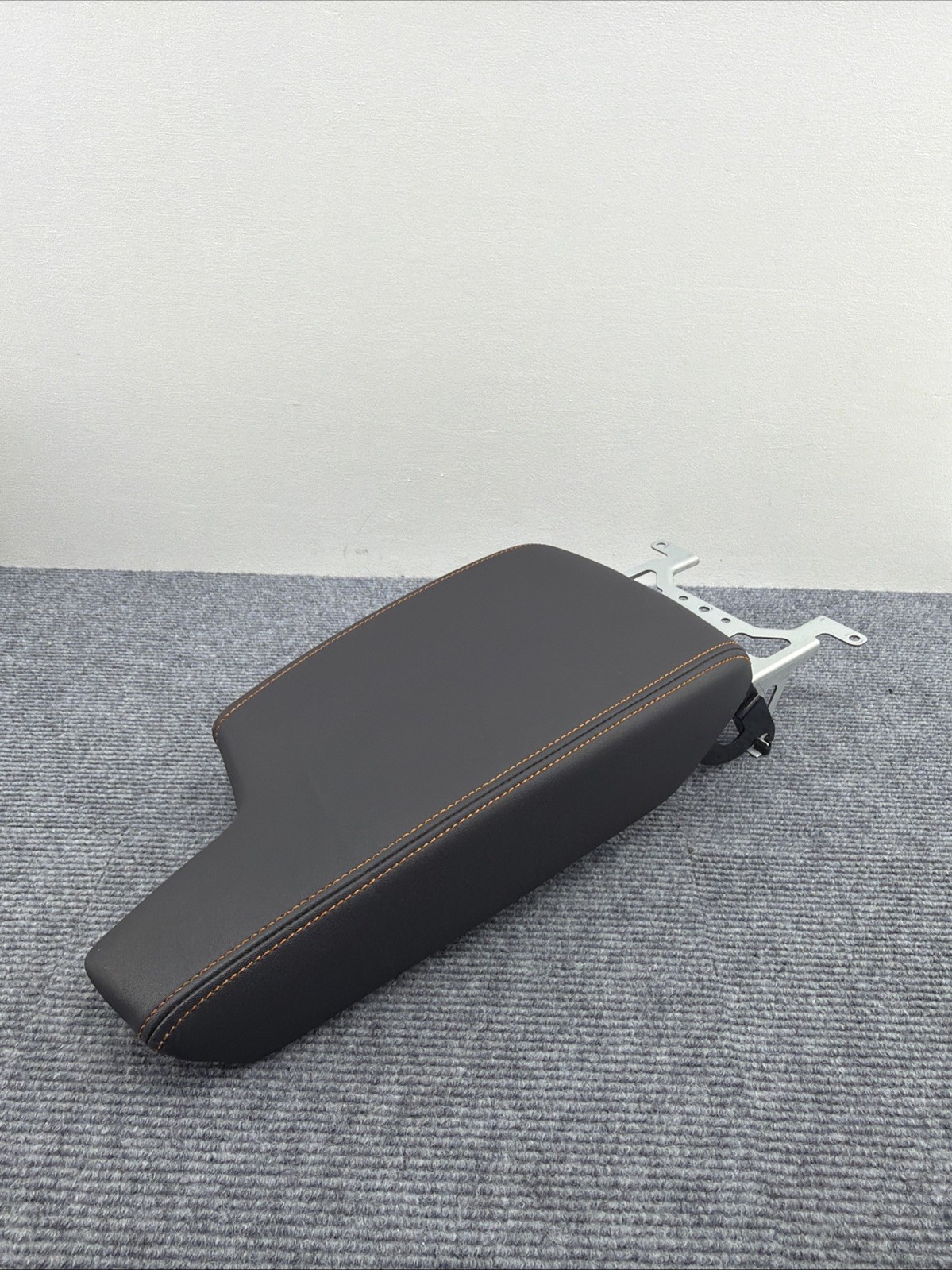 2018-2023 SUBARU CROSSTREK CENTER CONSOLE ARMREST STORAGE LID LEATHER OEM 18-23