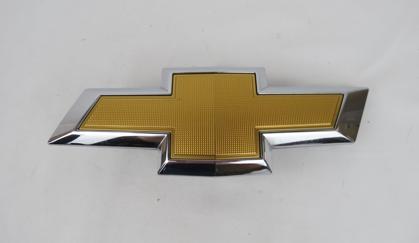 2018-2024 Chevy Equinox Front Grille Emblem Gold Bowtie Badge Logo Genuine OEM 2018-2024 Chevy Equinox Front Grille Emblem Gold Bowtie Badge Logo Genuine OEM