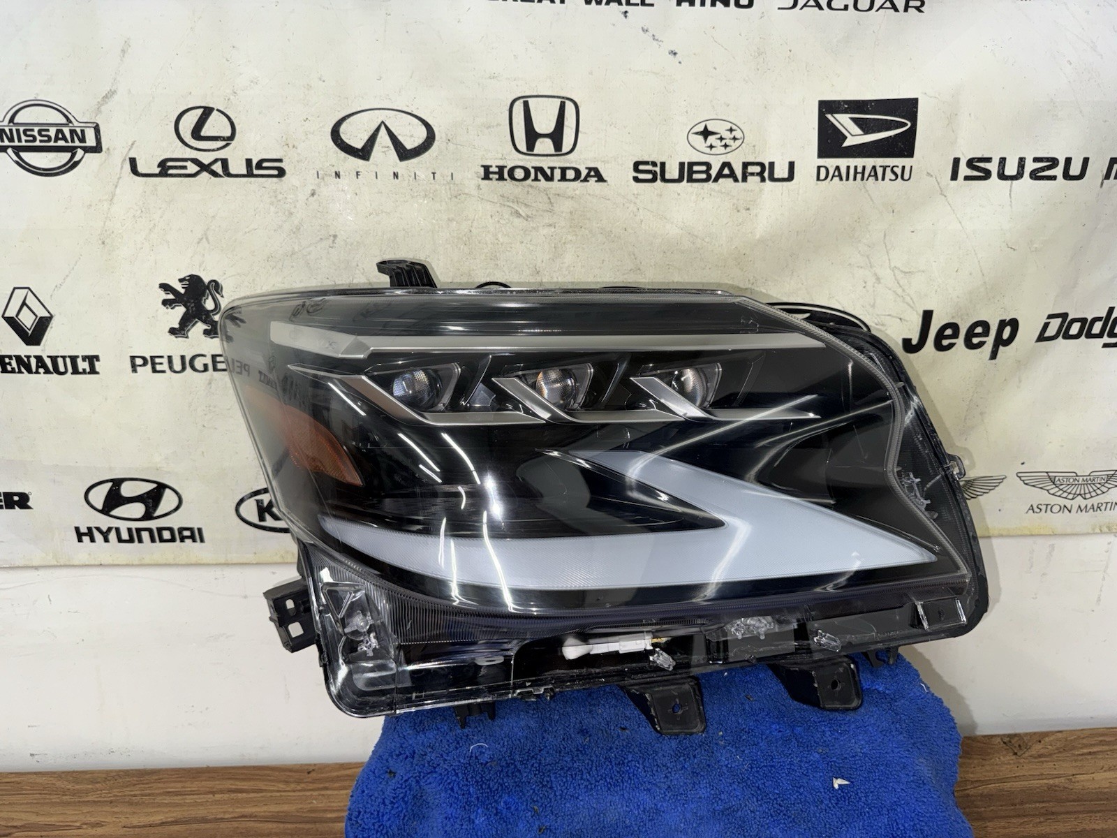 OEM  2014-2019 LEXUS GX460 LED RIGHT SIDE  Halogen