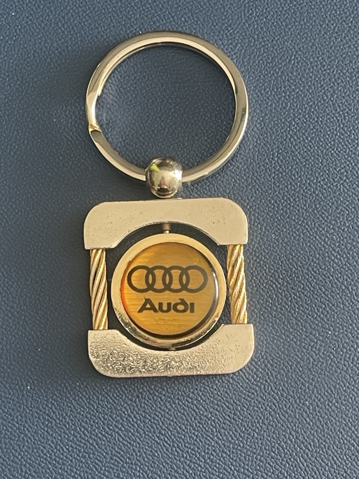 VINTAGE 🇺🇸 AUDI CAR KEYCHAIN KEYRING KEYFO, New Old Stock, See Photos