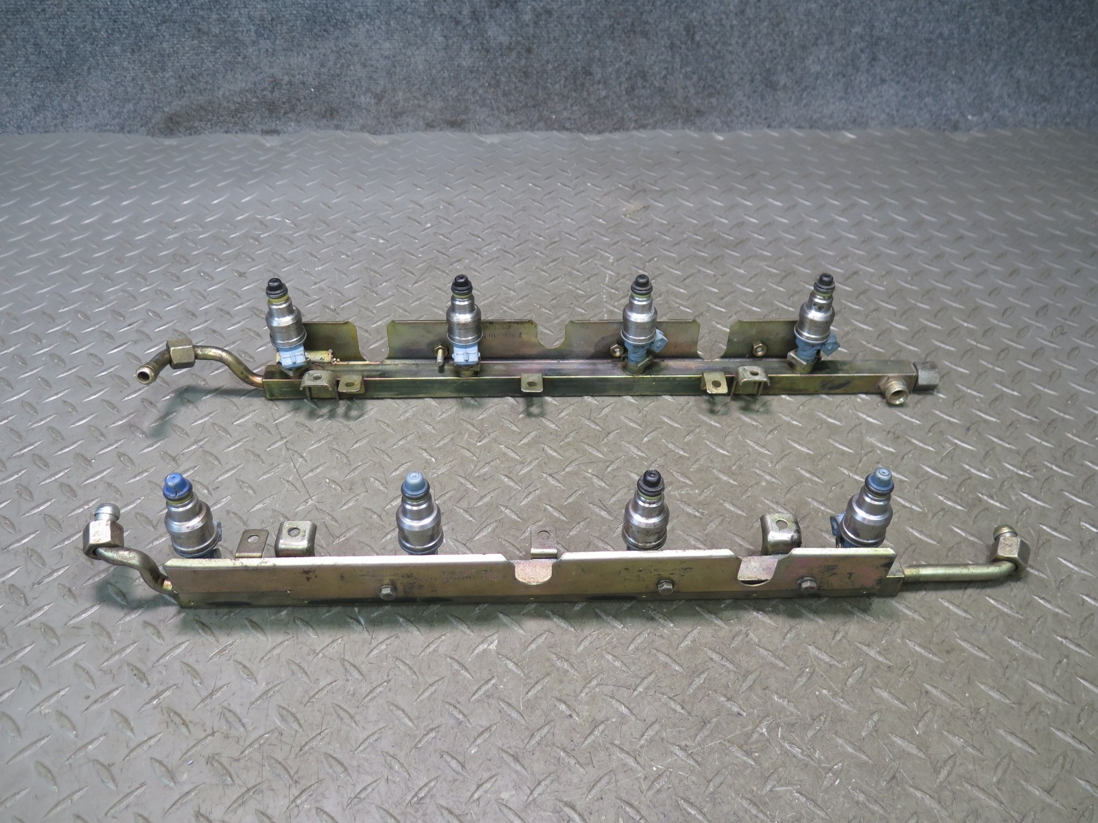 1985-1986 PORSCHE 928 S 5.0L ENGINE FUEL RAIL W/ INJECTORS SET