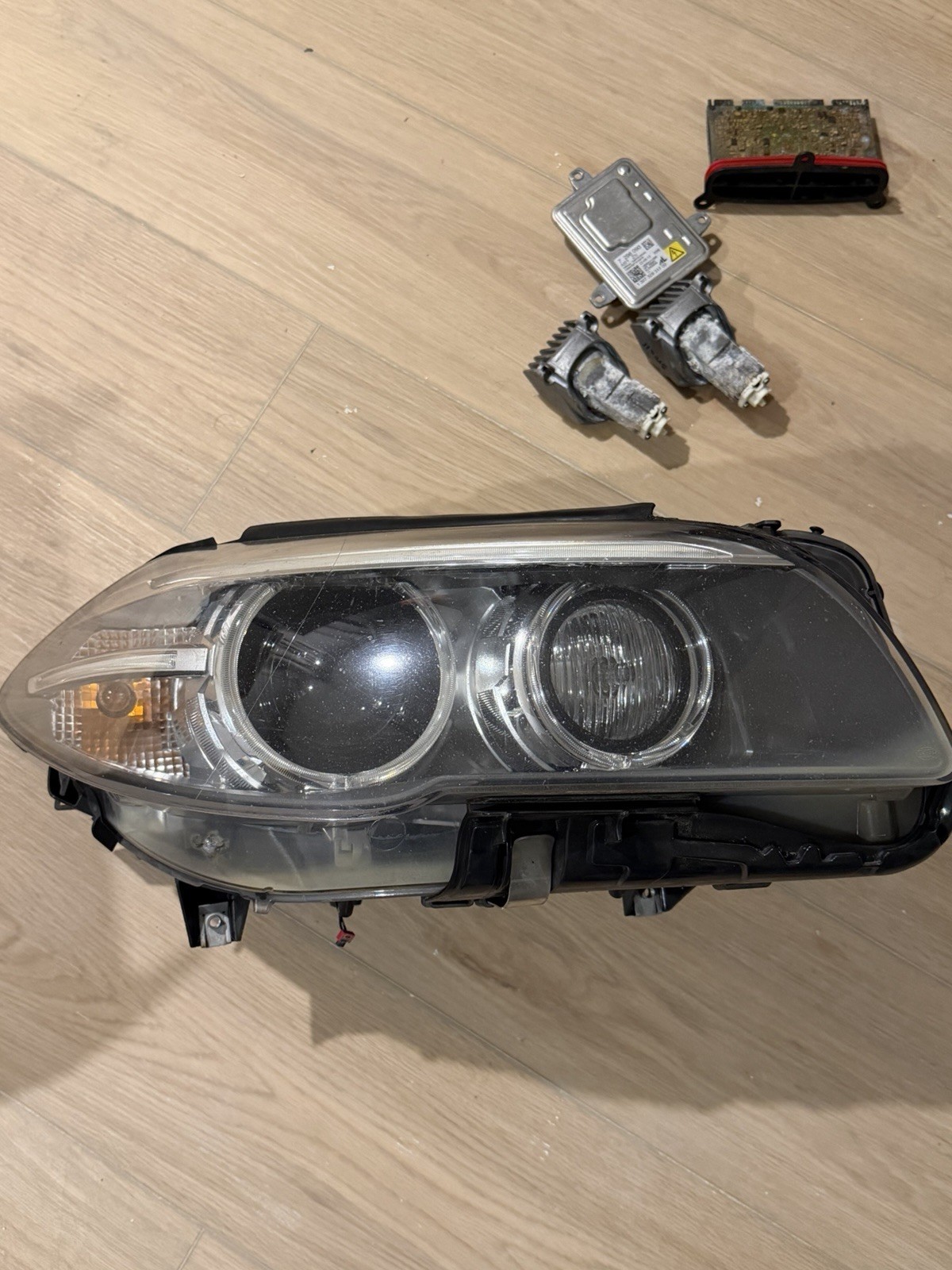 2014-2016 BMW F10 RH Xenon Headlight w/ Modules 7378518 OEM READ DESCRIPTION 2014-2016 BMW F10 RH Xenon Headlight w/ Modules 7378518 OEM READ DESCRIPTION