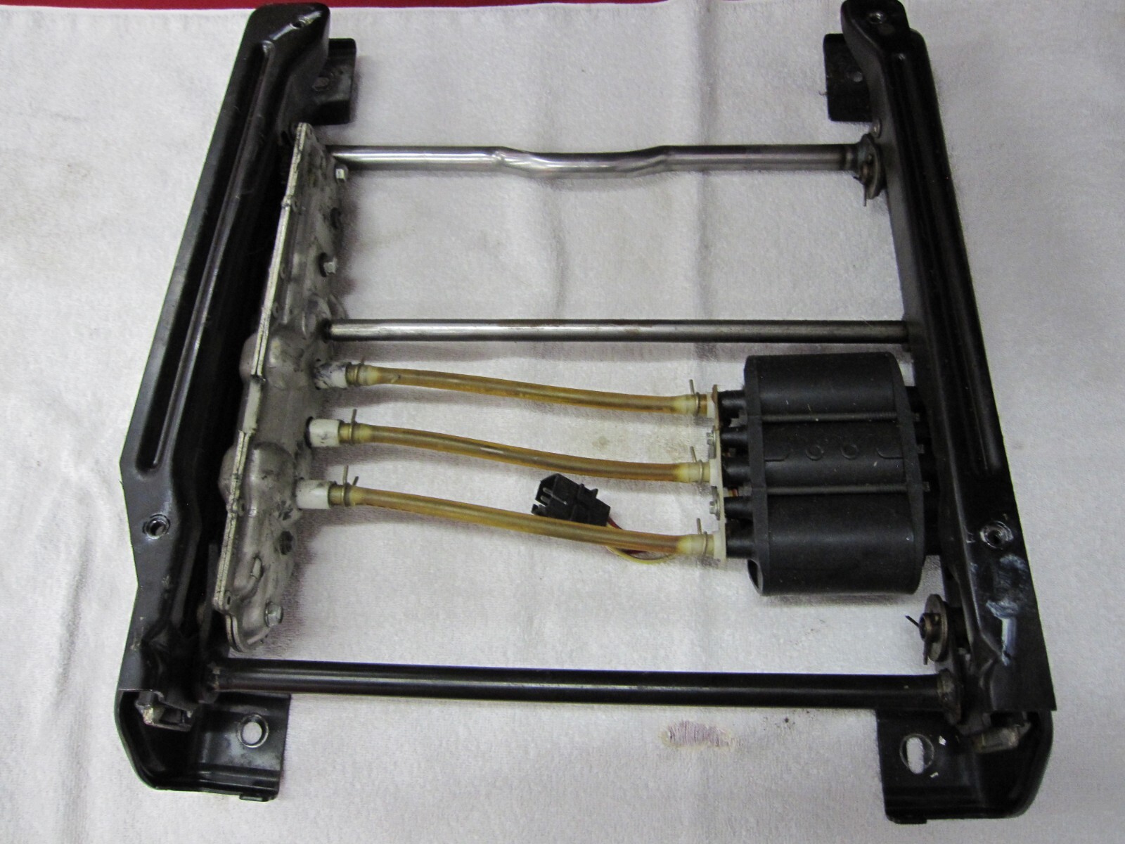 Corvette C4 power seat track REBUILT 84 85 86 87 88 89 90 91 92 93 94 95 96 Corvette C4 power seat track REBUILT 84 85 86 87 88 89 90 91 92 93 94 95 96