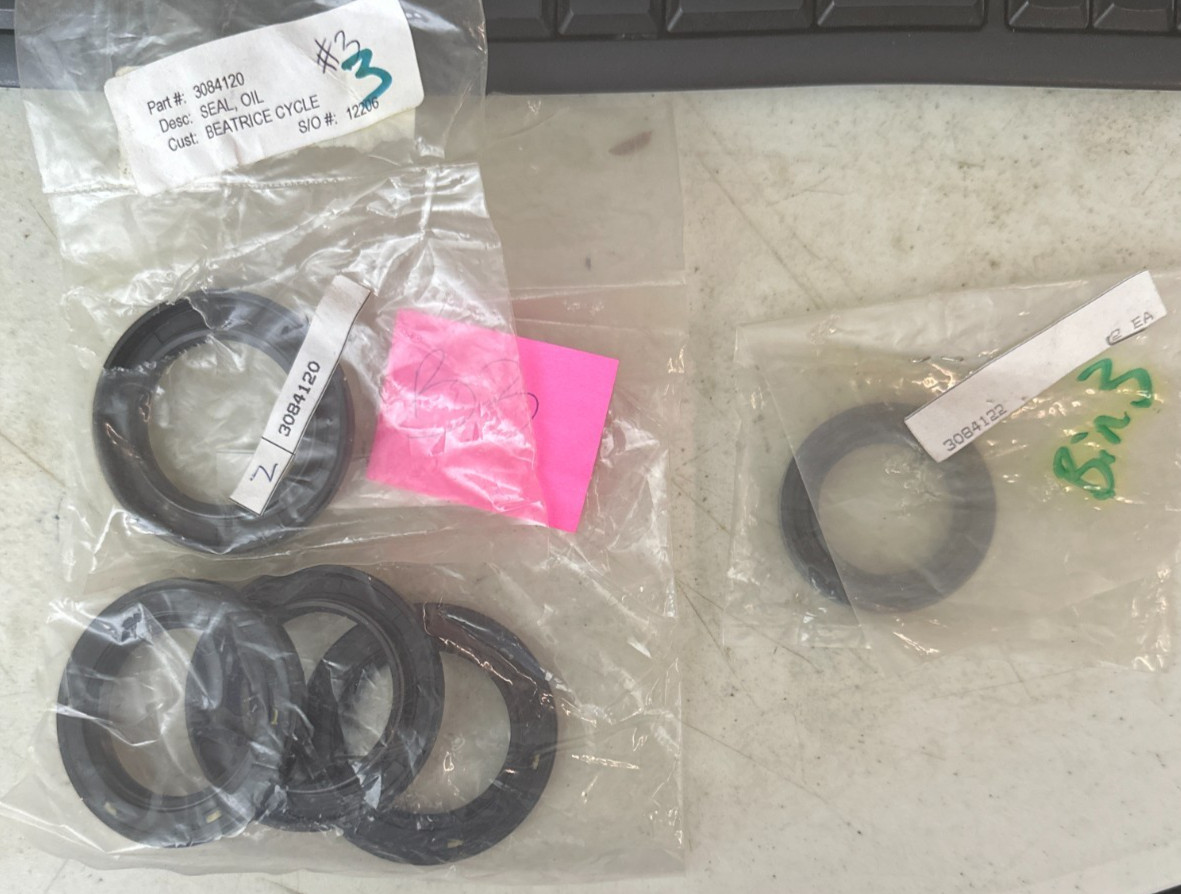4PK AND 1 NEW OEM POLARIS OILS SEALS CRANK SEALS 1 OF 3084122 4OF 3084120 4PK AND 1 NEW OEM POLARIS OILS SEALS CRANK SEALS 1 OF 3084122 4OF 3084120