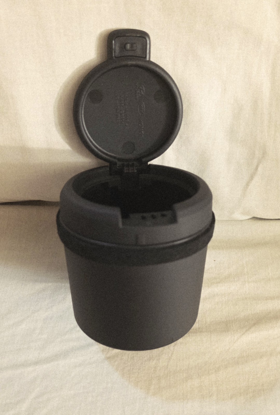 New Genuine Hyundai Ash Tray Console Cup Cigarette Ashtray - Fits Most Vehicles New Genuine Hyundai Ash Tray Console Cup Cigarette Ashtray - Fits Most Vehicles