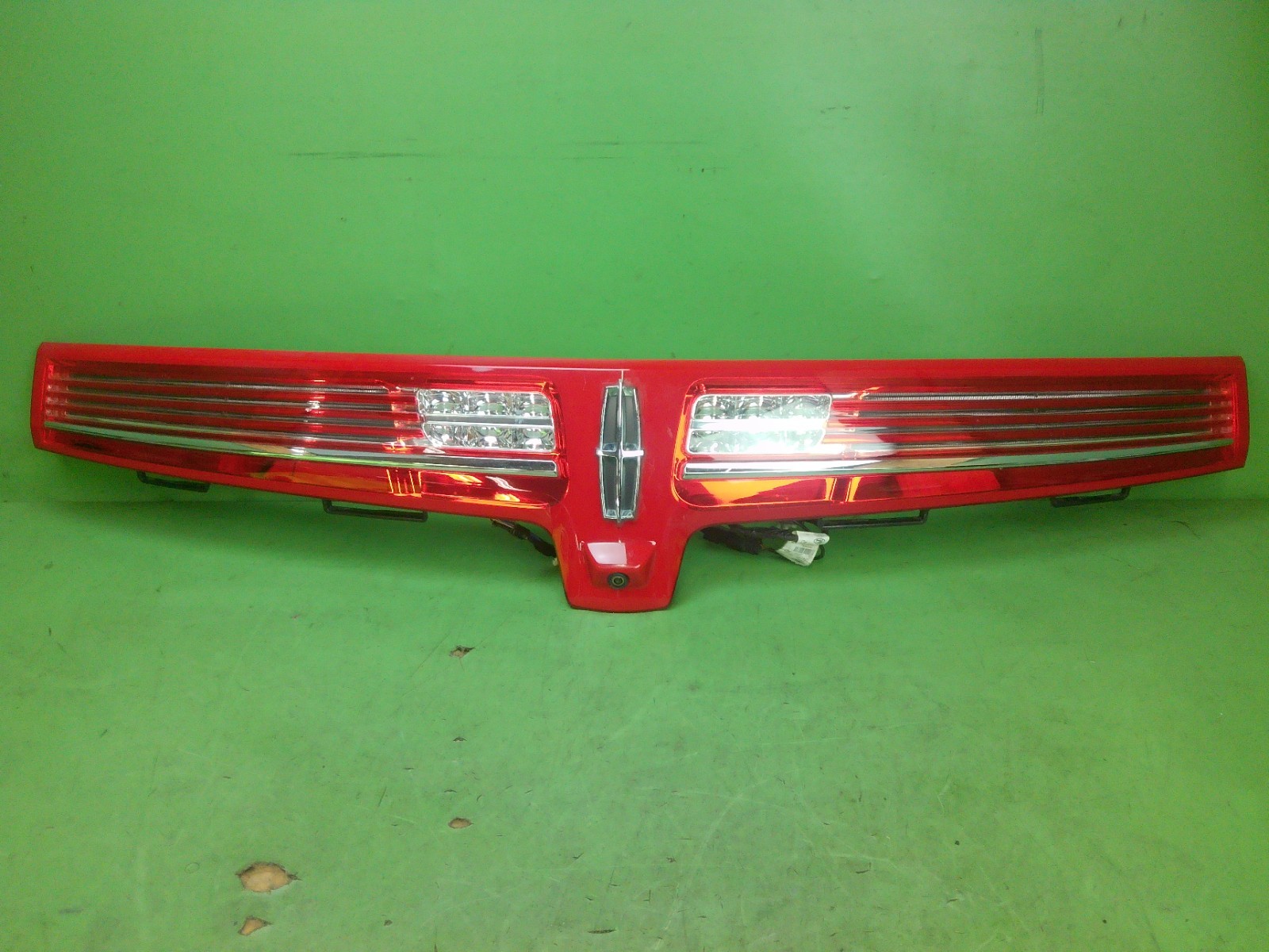10-19 LINCOLN MKT REAR CENTER TAIL LIGHT TAILLIGHT CAMERA PANEL TRIM OEM