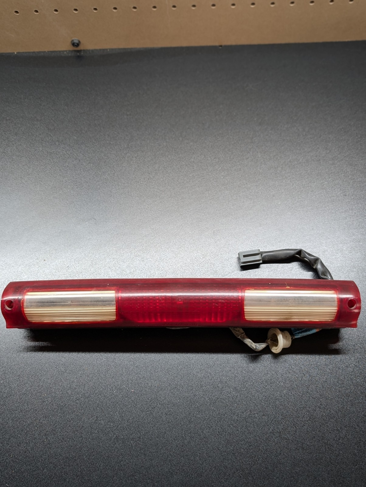 1997-2003 Ford F150 Excursion F65B-13A613-AB 3rd Brake Light Lamp OEM 97-03 1997-2003 Ford F150 Excursion F65B-13A613-AB 3rd Brake Light Lamp OEM 97-03