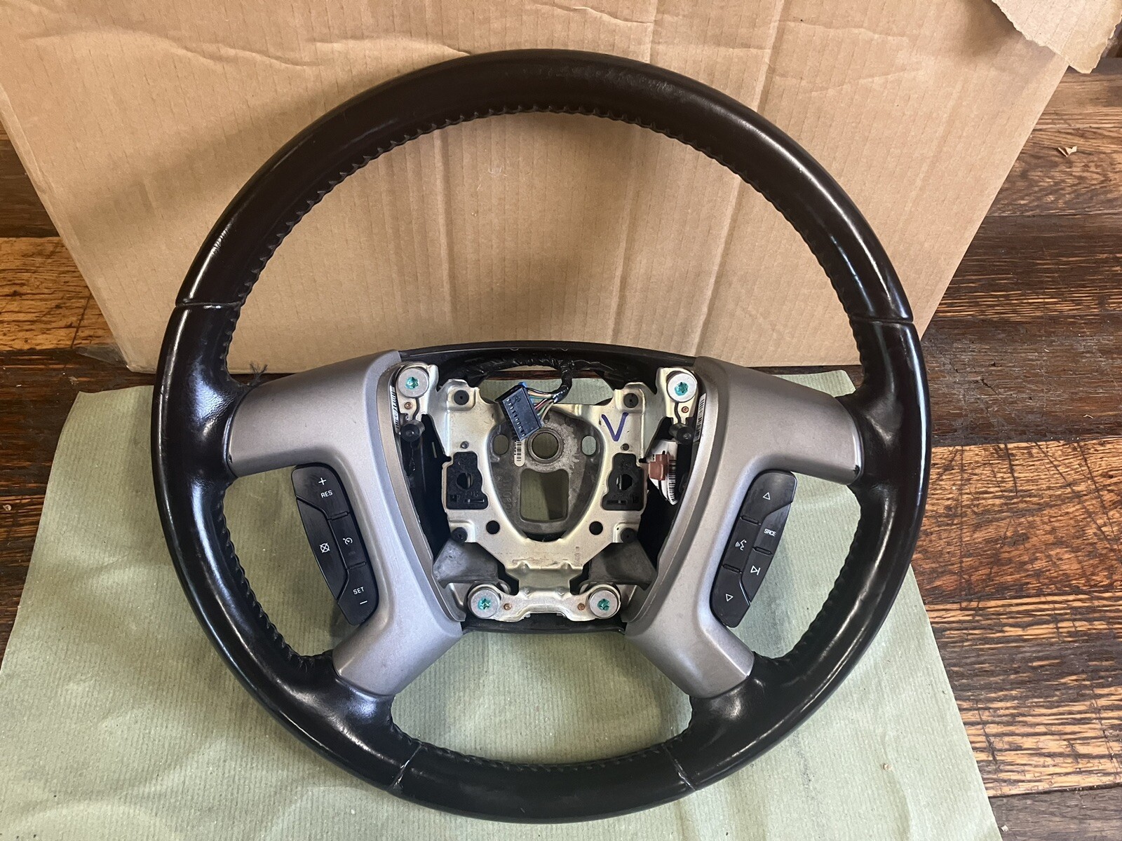 07-13 SILVERADO Avalanche Sierra Yukon Denali LT LEATHER WRAPPED STEERING WHEEL 07-13 SILVERADO Avalanche Sierra Yukon Denali LT LEATHER WRAPPED STEERING WHEEL