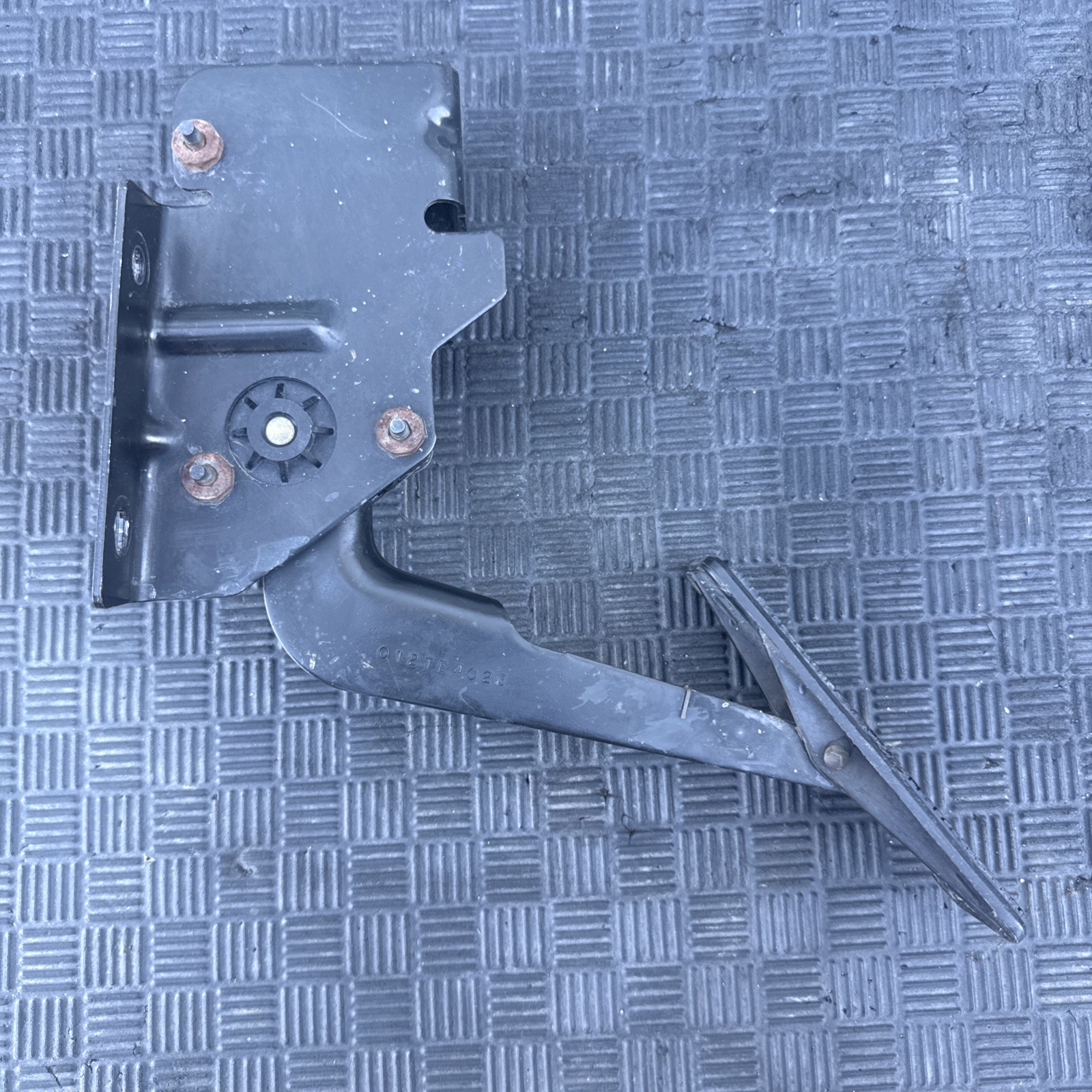 2003-2009 Chevrolet GMC Kodiak C4500 C5500 Accelerator Gas Pedal OEM 15247227 