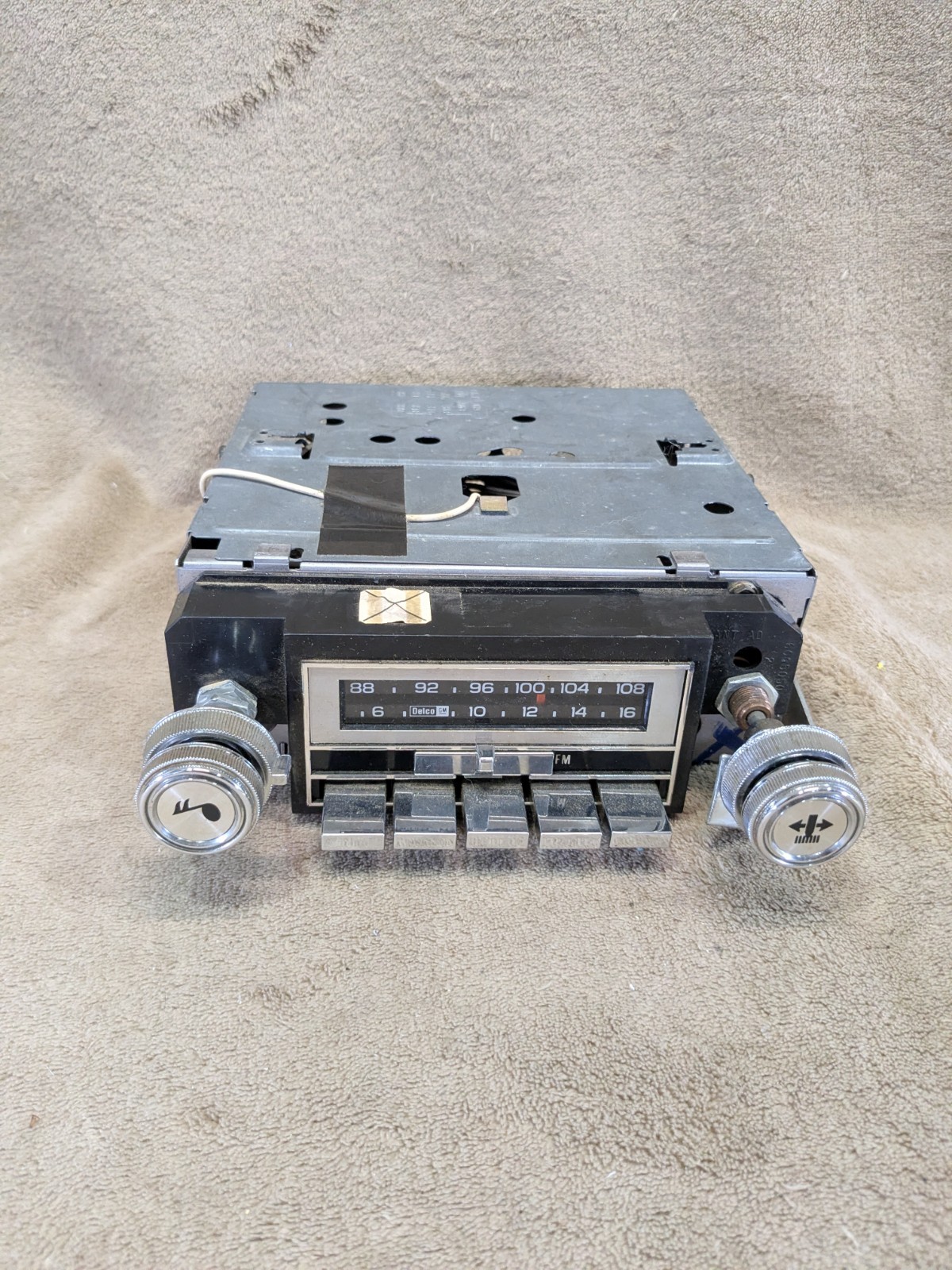 Vintage General Motors OEM Delco AM/FM Push-Button Car Radio Stereo